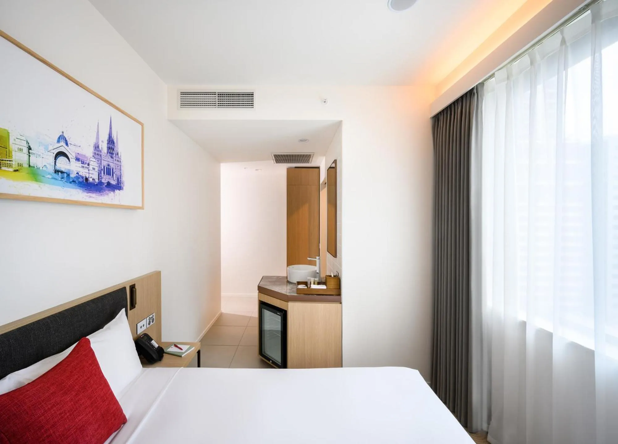 Photo of the whole room, Bed in ibis Melbourne Central