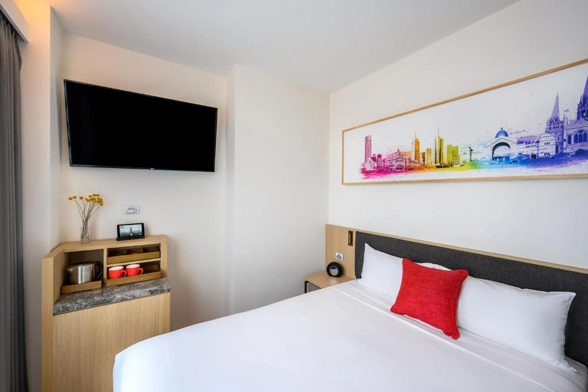 Bed in ibis Melbourne Central