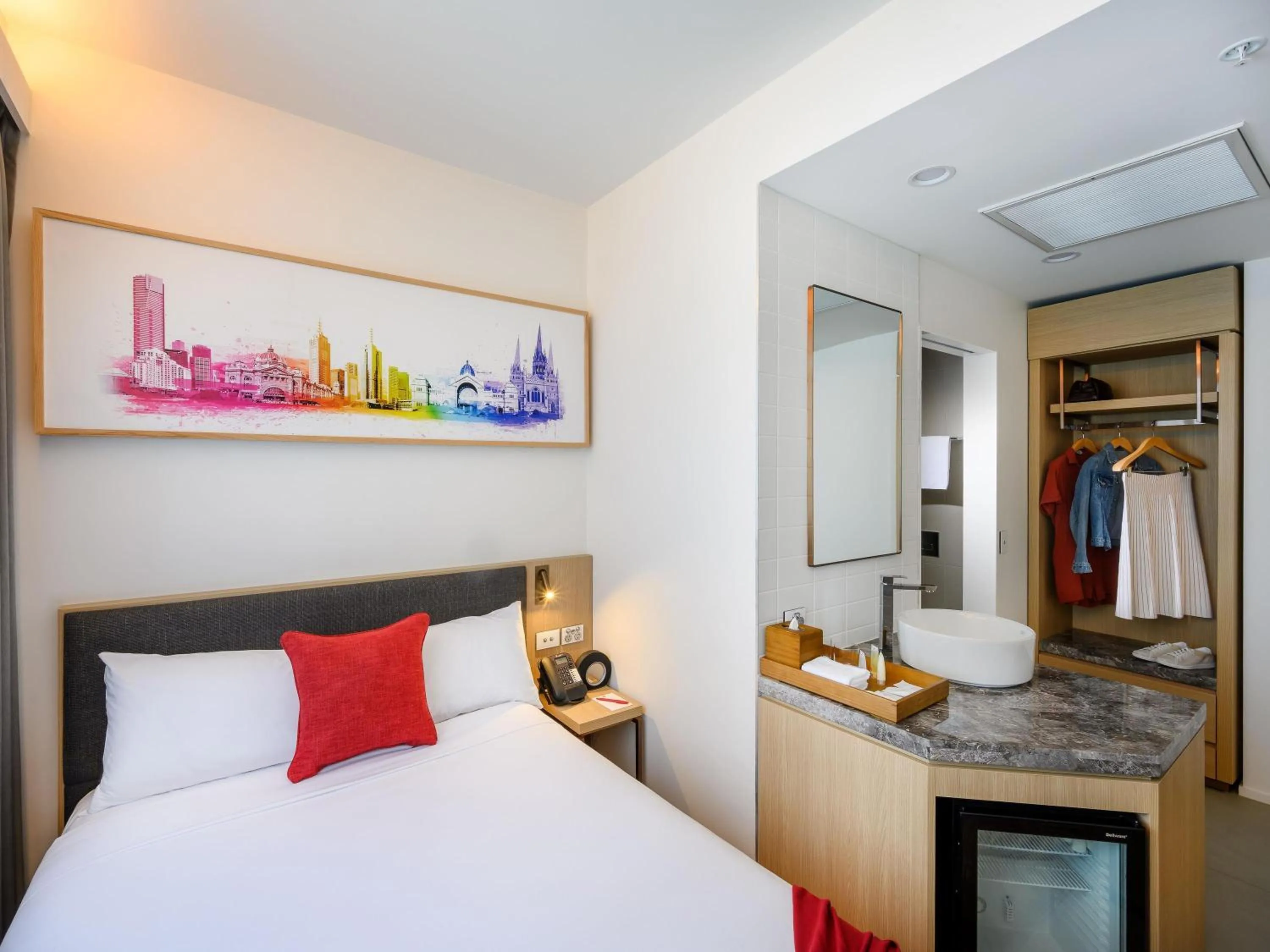 Bedroom, Bed in ibis Melbourne Central