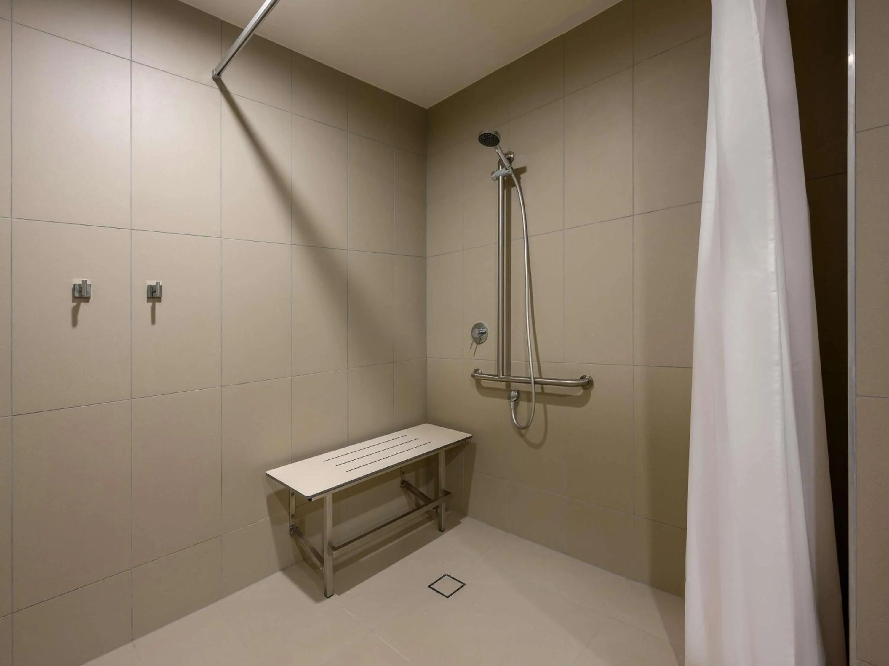 Bedroom in ibis Melbourne Central