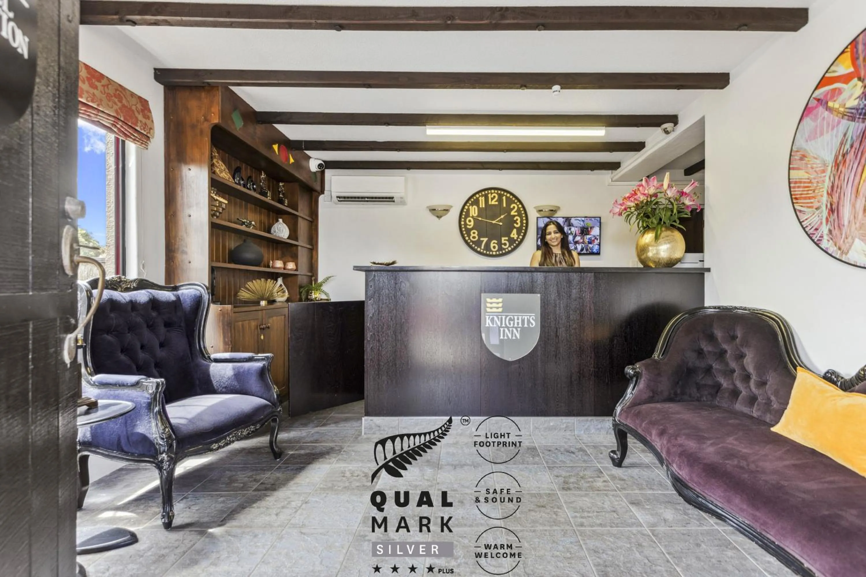 concierge in Knights Inn