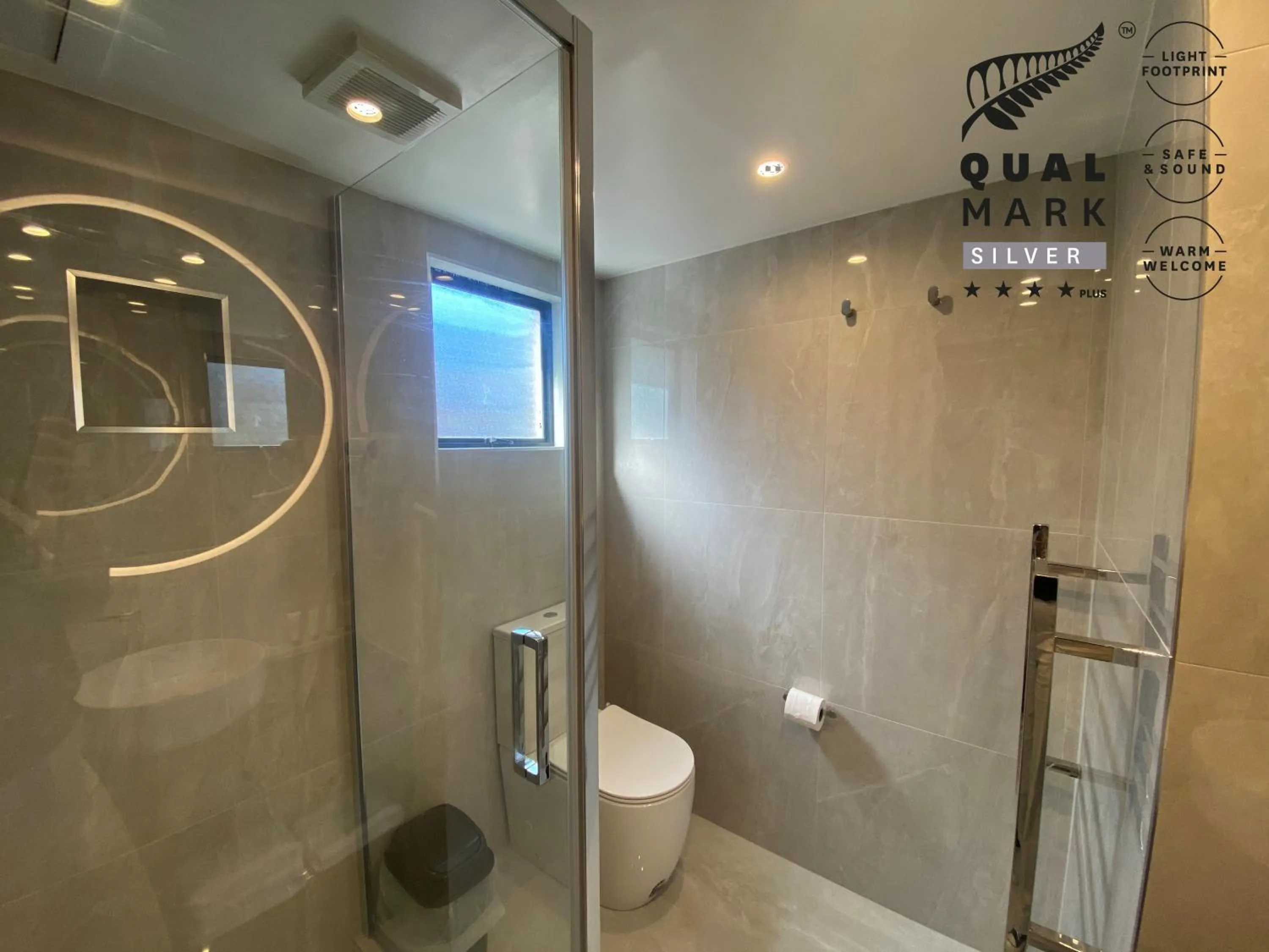 Shower in Knights Inn