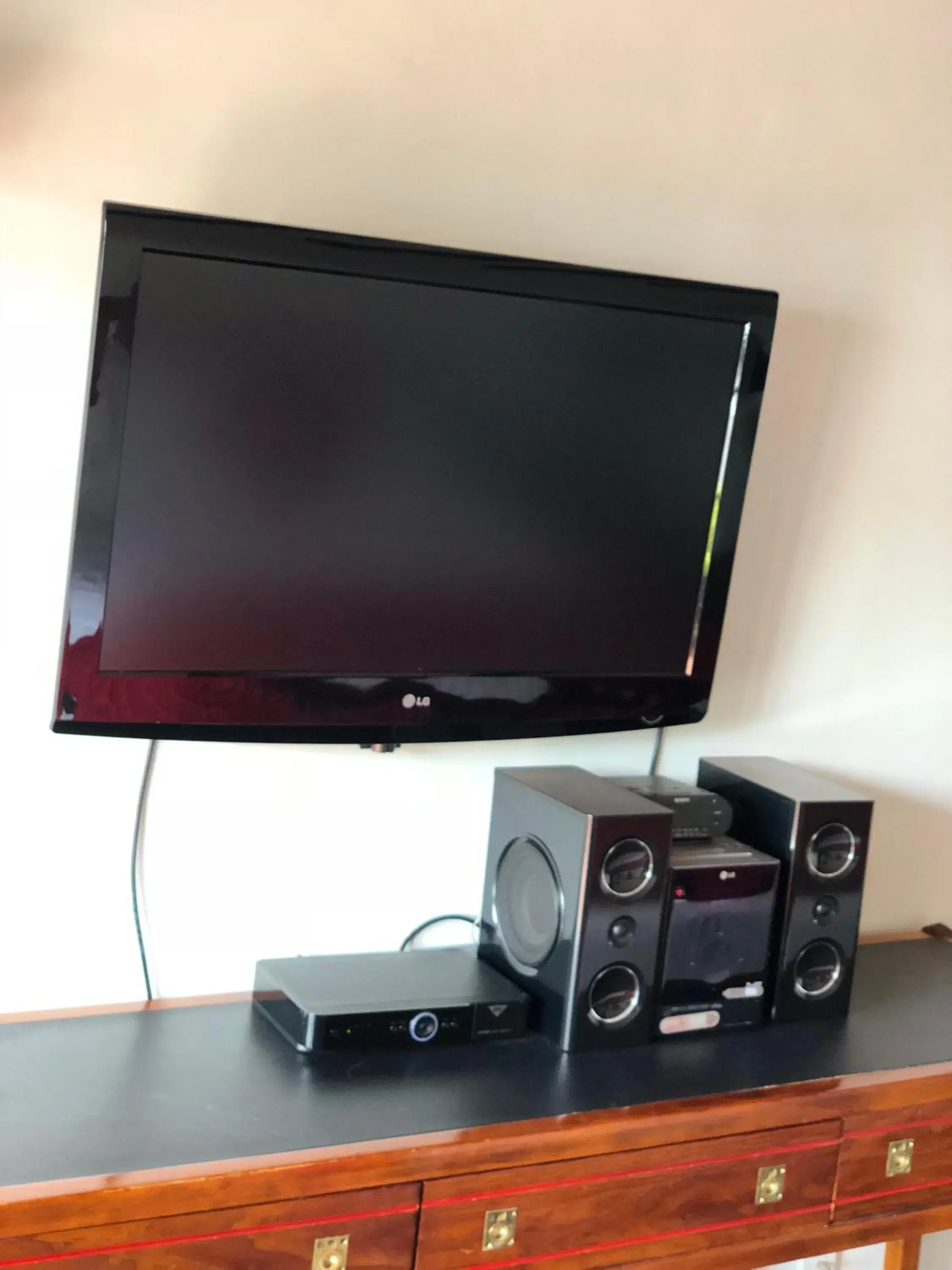 TV and multimedia, TV/Entertainment Center in Knights Inn