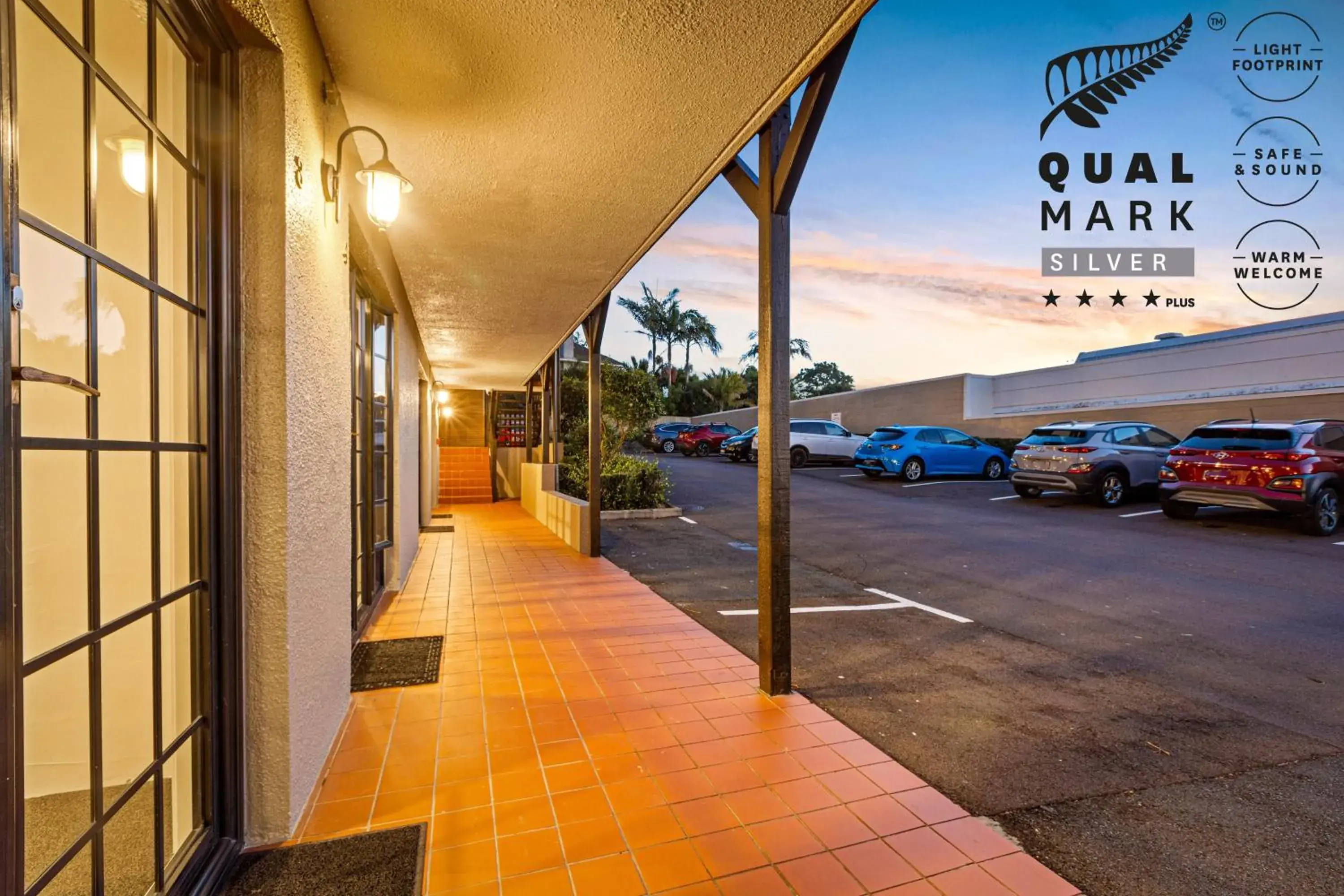 Property building in Knights Inn Property building in Knights Inn