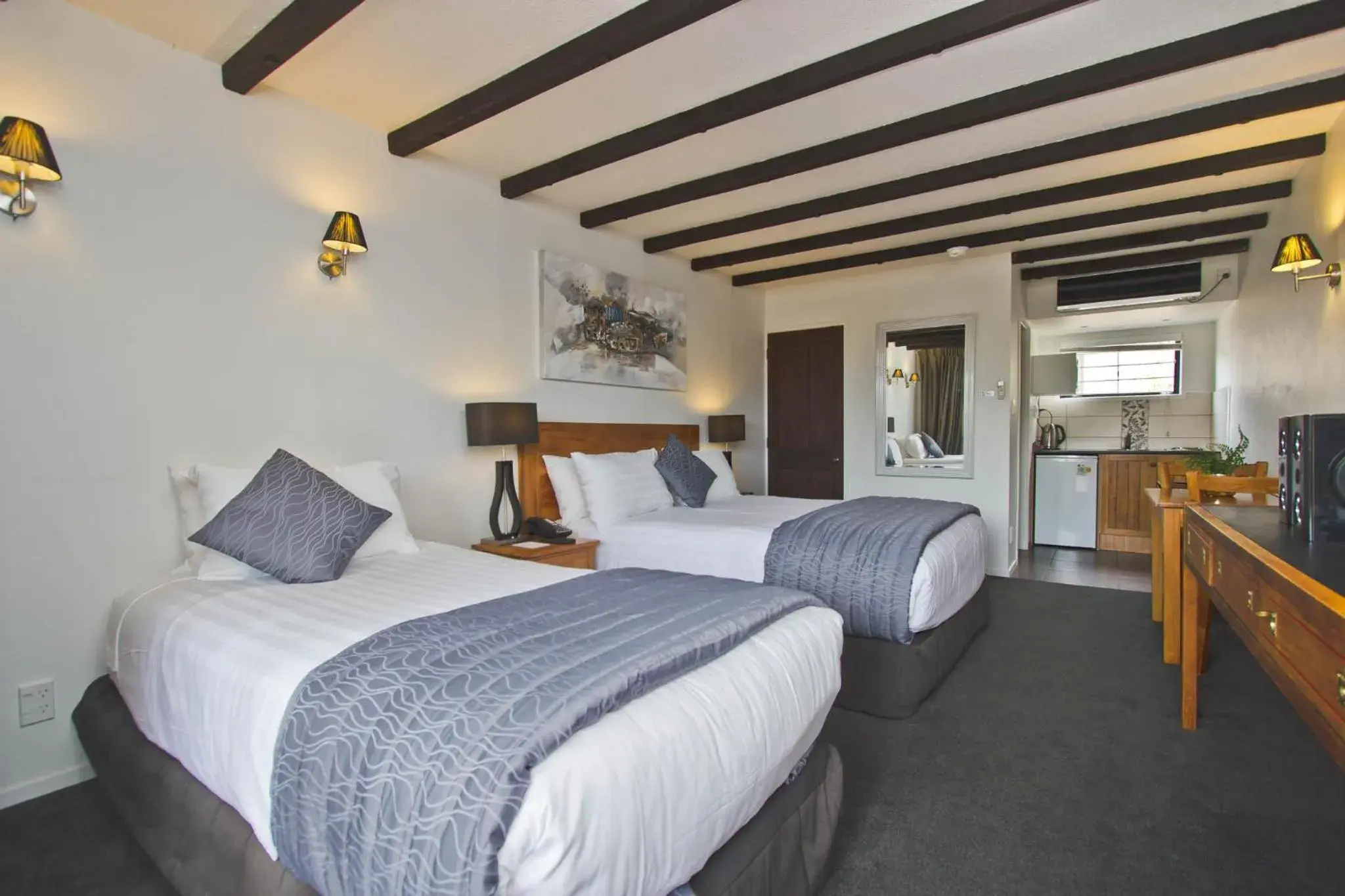 Kitchen or kitchenette, Bed in Knights Inn