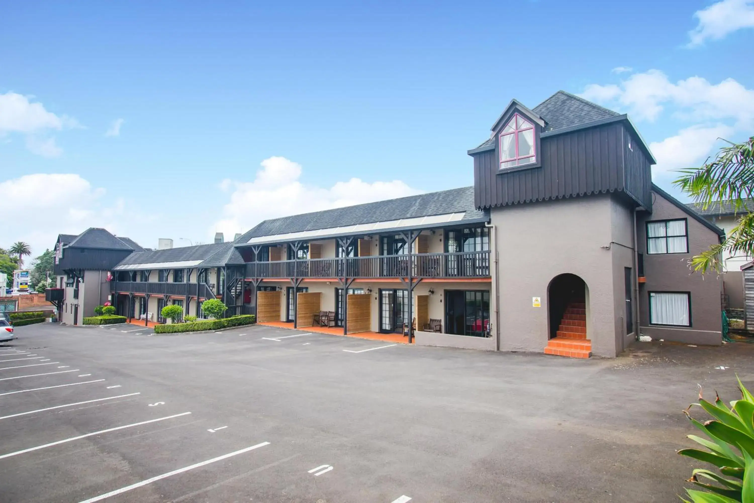 Bird's eye view, Property Building in Knights Inn