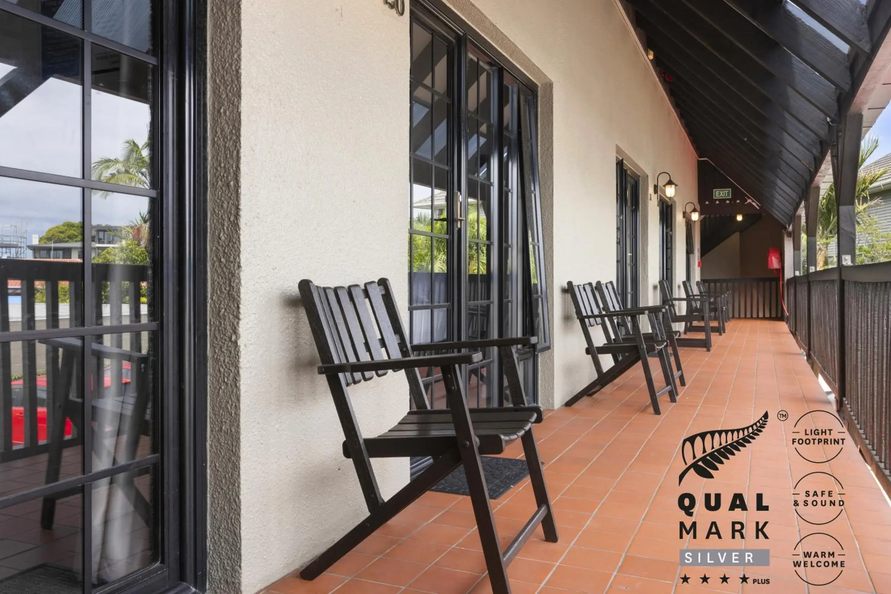 Property building in Knights Inn Property building in Knights Inn