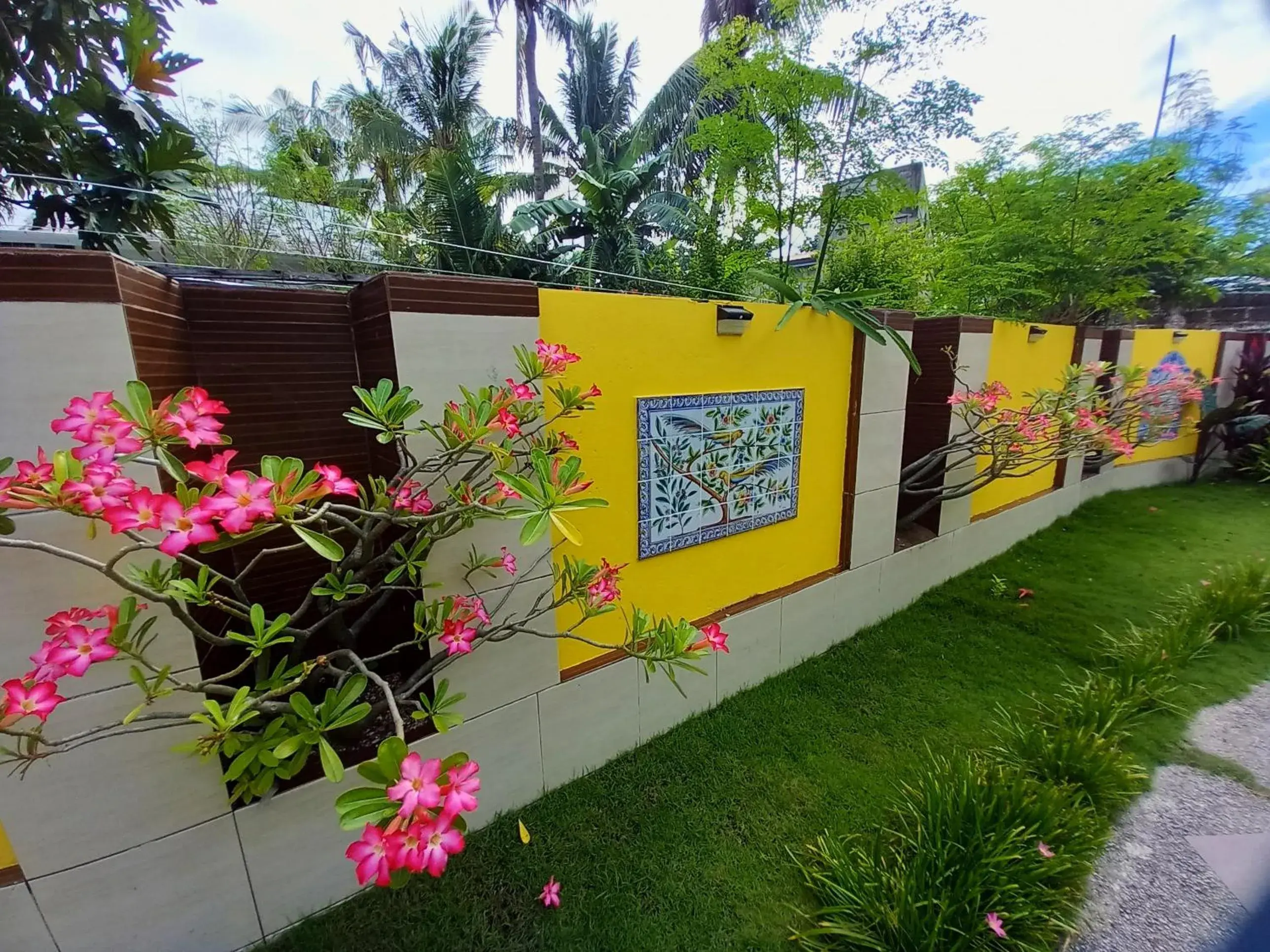 Facade/entrance in Malapascua Garden Resort Facade/entrance in Malapascua Garden Resort
