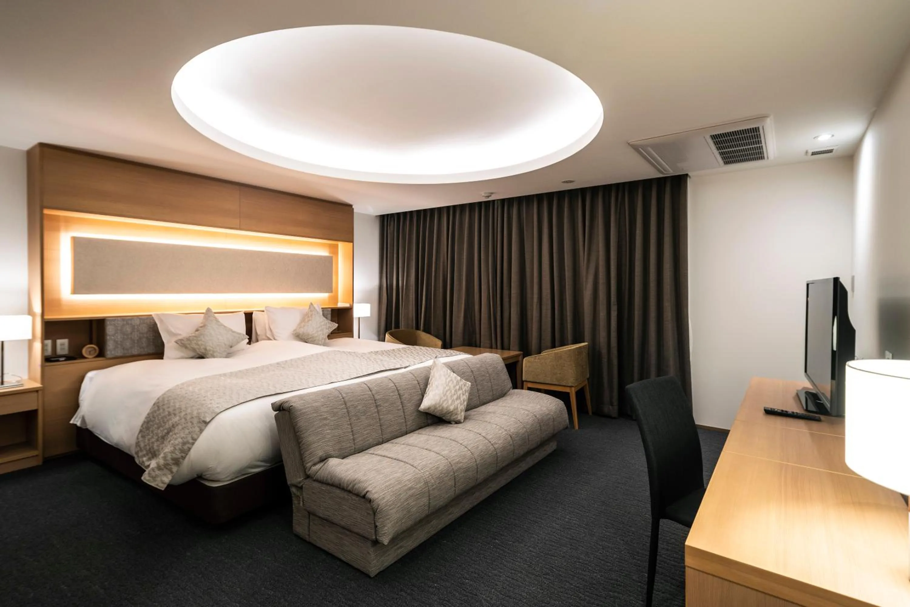 Bed in Kyoto Shijo Takakura Hotel Grandereverie