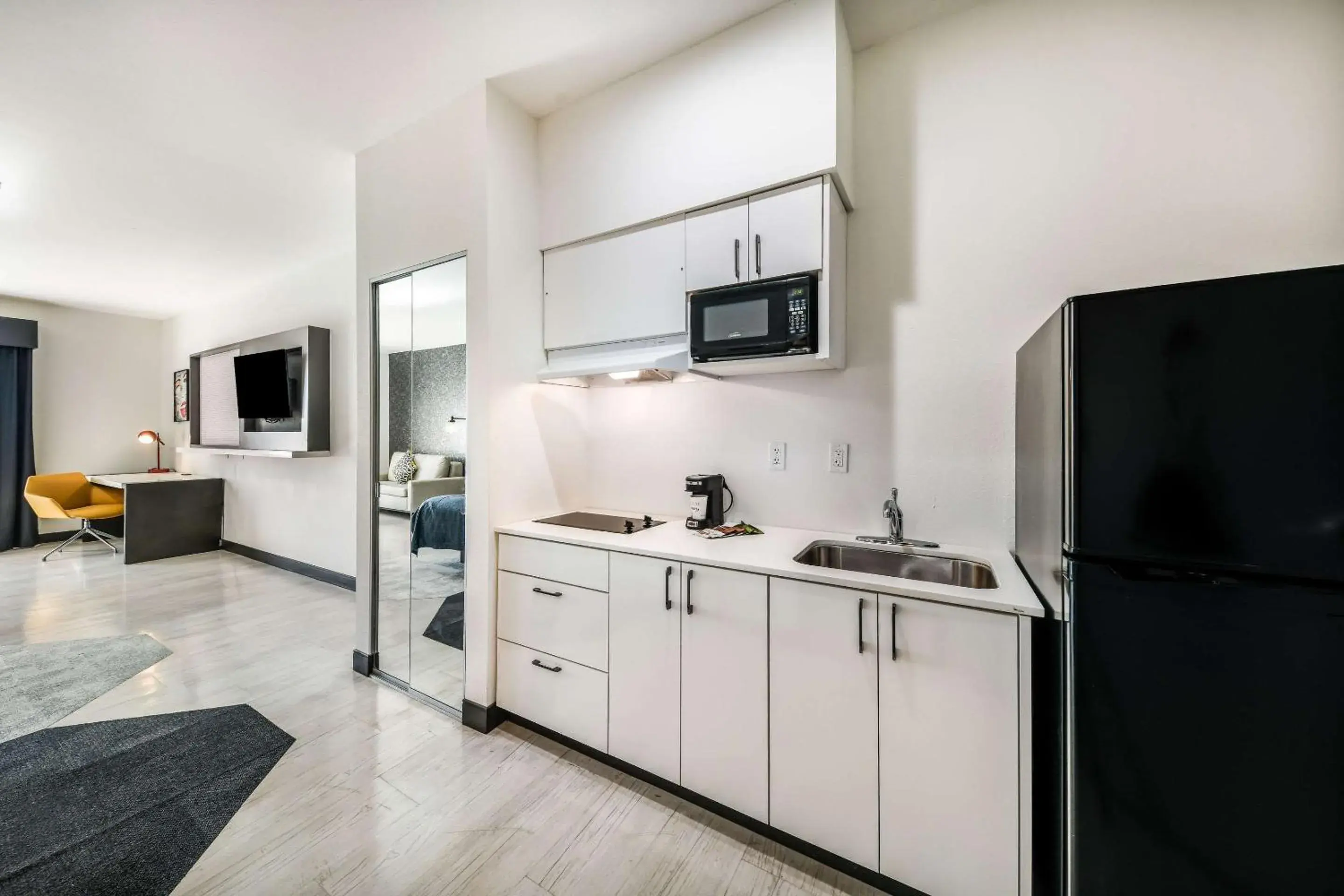 Bedroom in Hy-Lo Hotel, an Ascend Collection Hotel Bedroom in Hy-Lo Hotel, an Ascend Collection Hotel