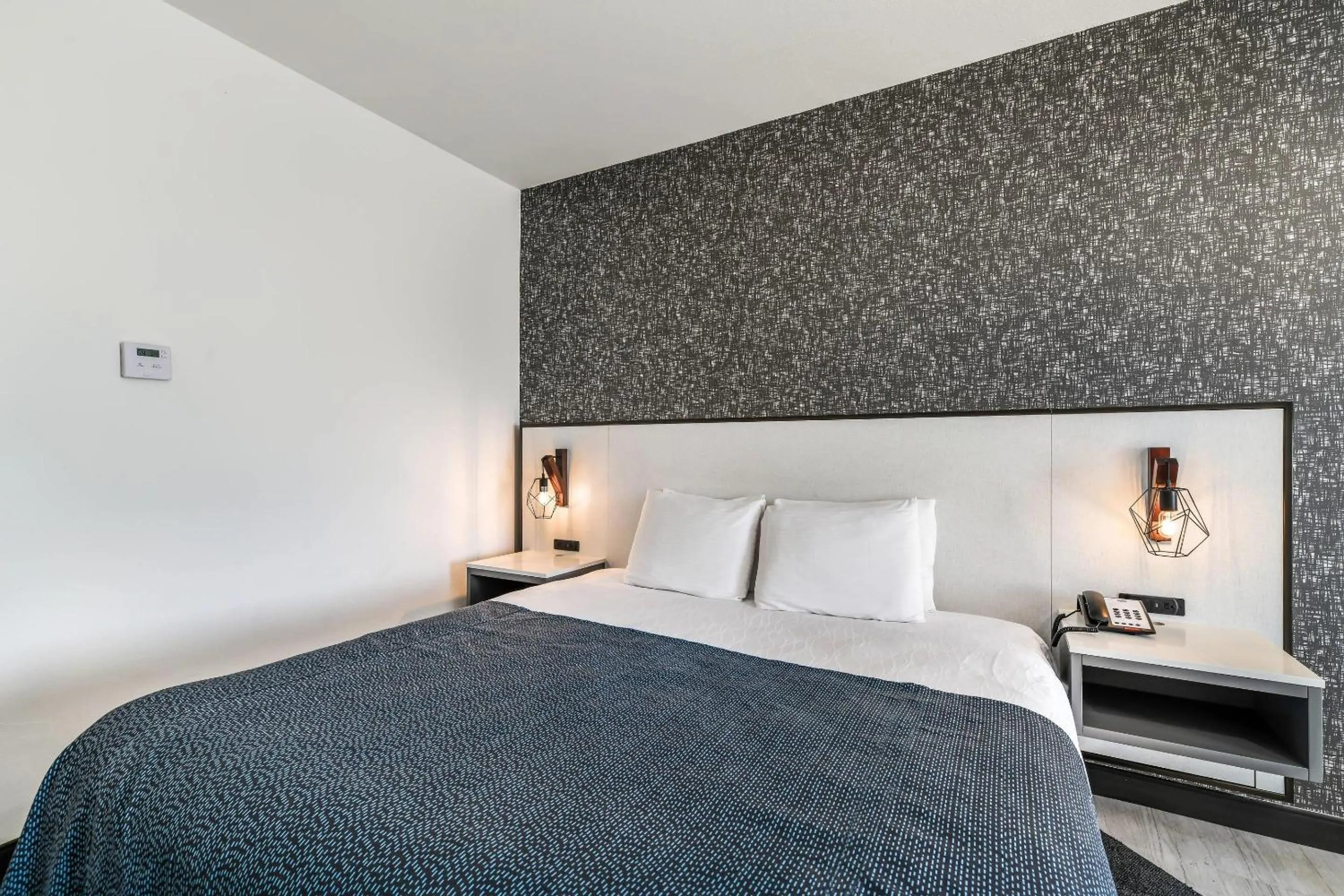 Bedroom, Bed in Hy-Lo Hotel, an Ascend Collection Hotel