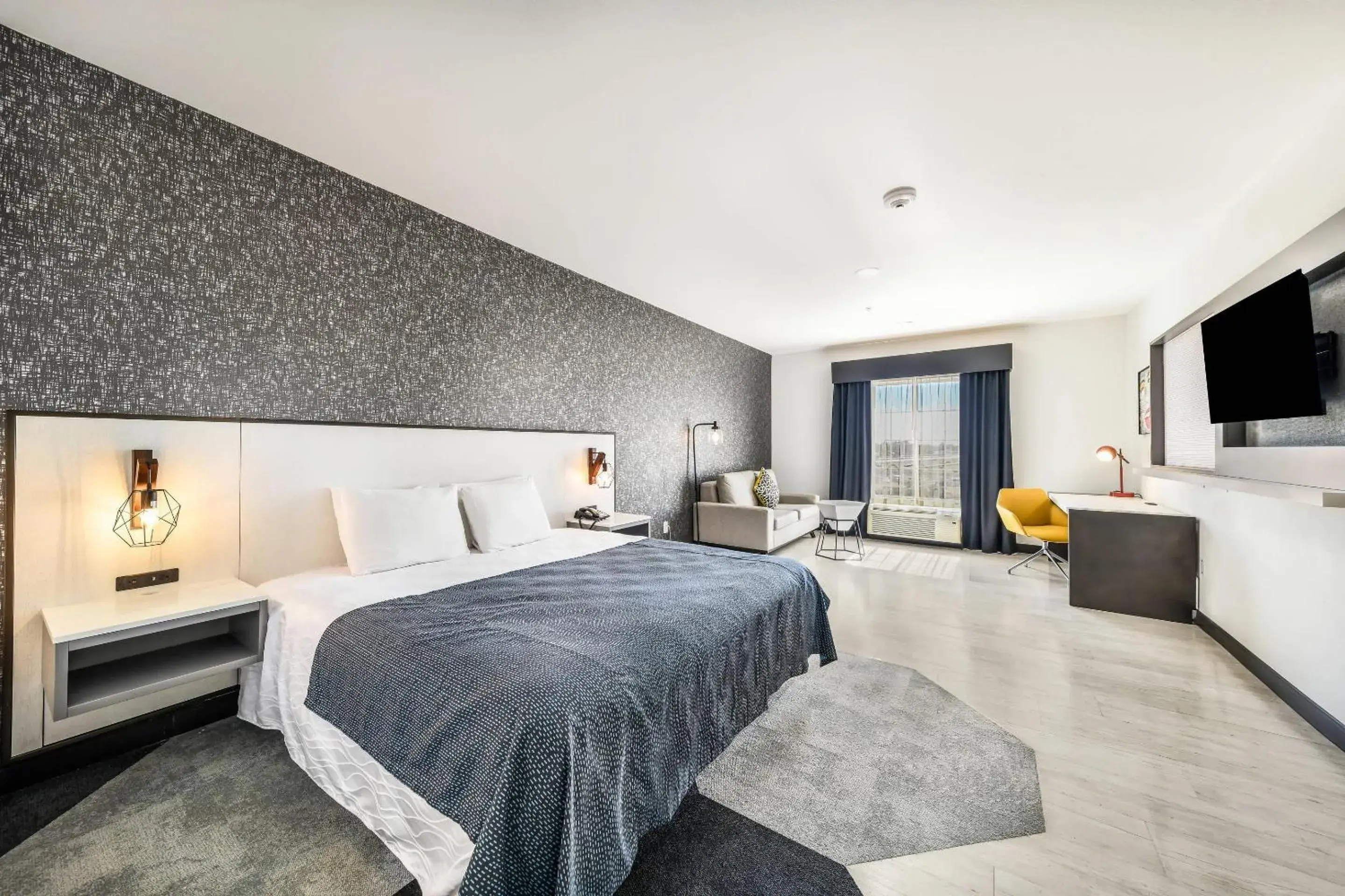 Bedroom, Bed in Hy-Lo Hotel, an Ascend Collection Hotel Bedroom, Bed in Hy-Lo Hotel, an Ascend Collection Hotel