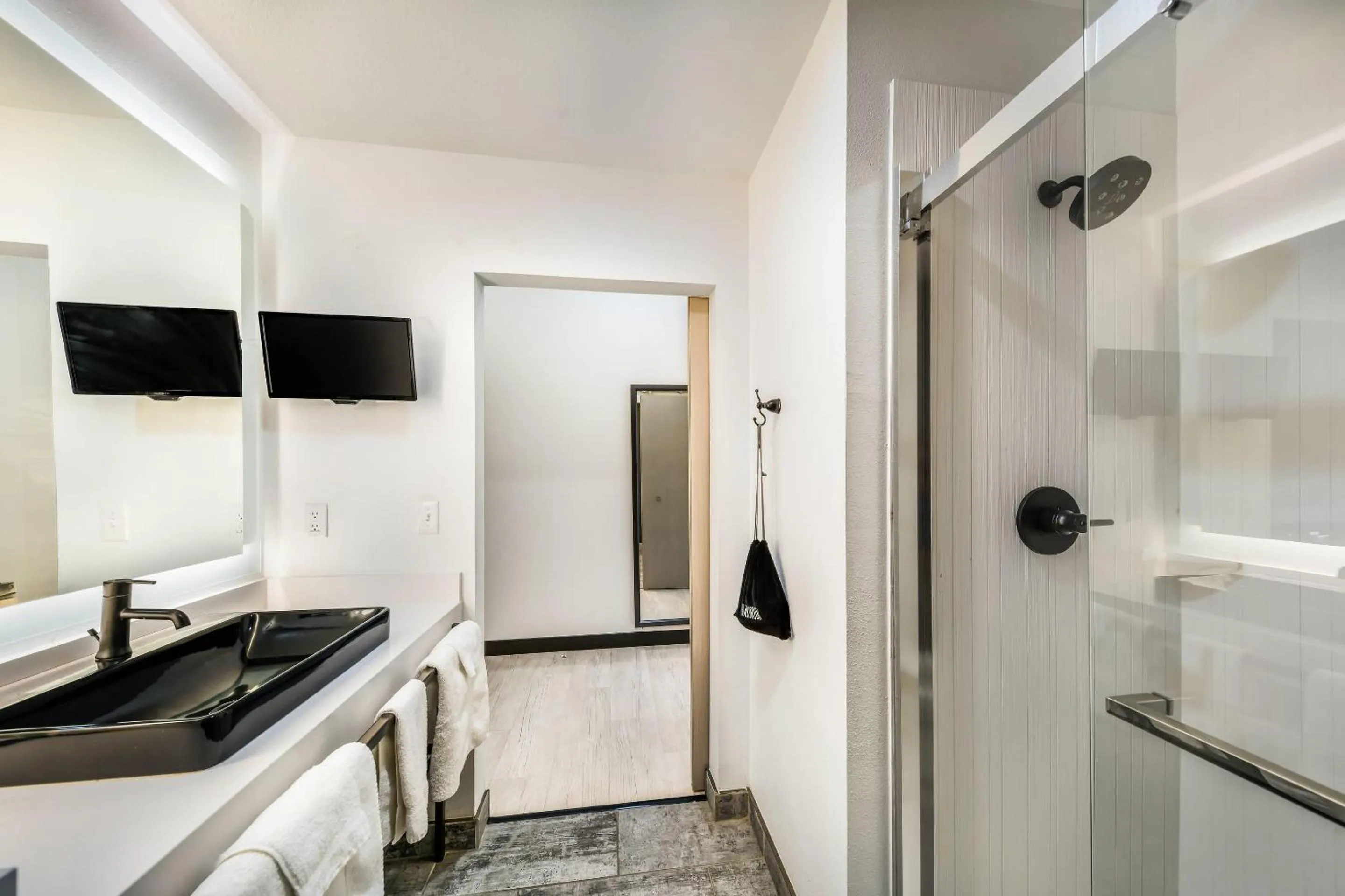 Bedroom in Hy-Lo Hotel, an Ascend Collection Hotel