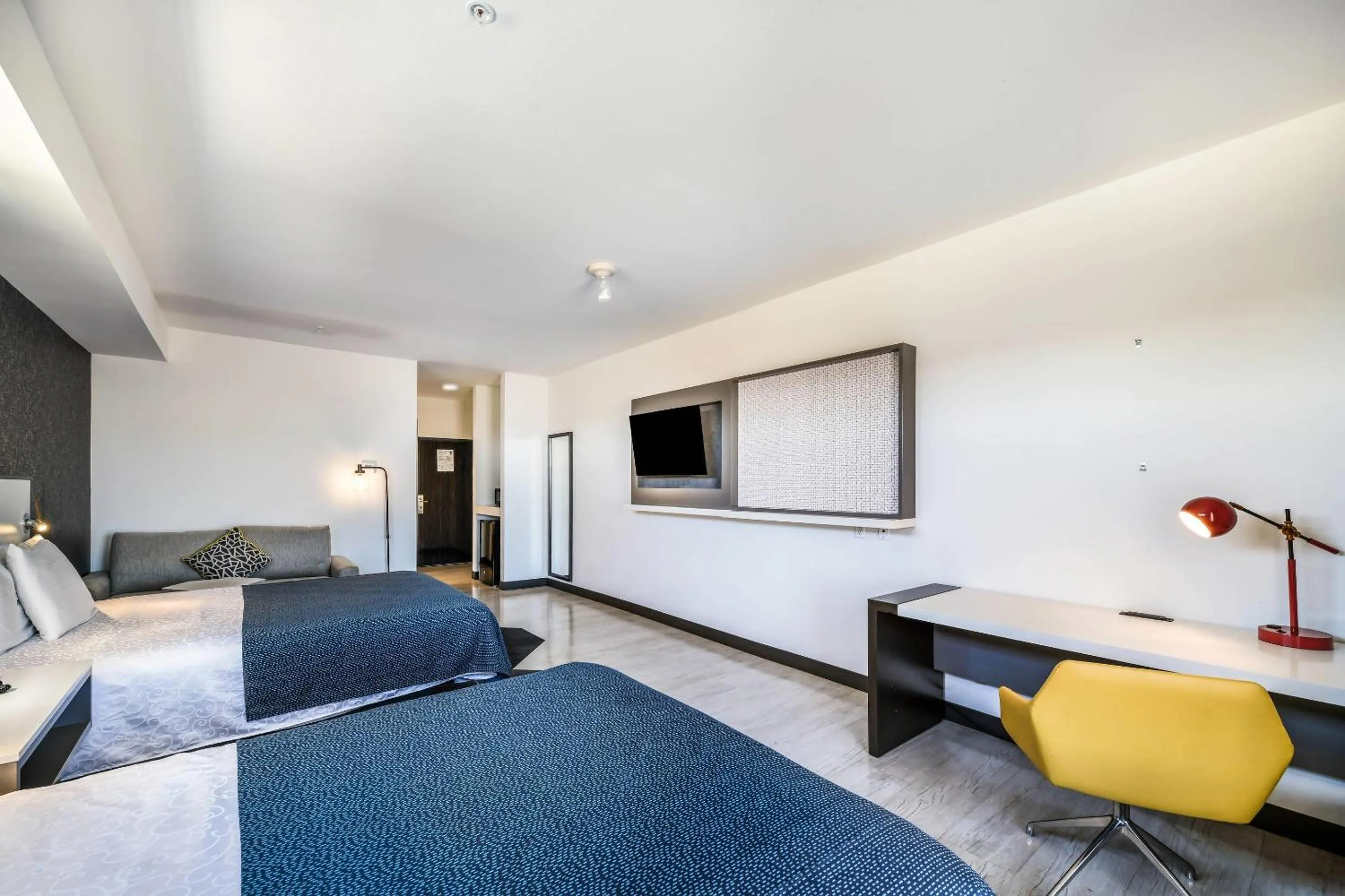 Bedroom, Bed in Hy-Lo Hotel, an Ascend Collection Hotel