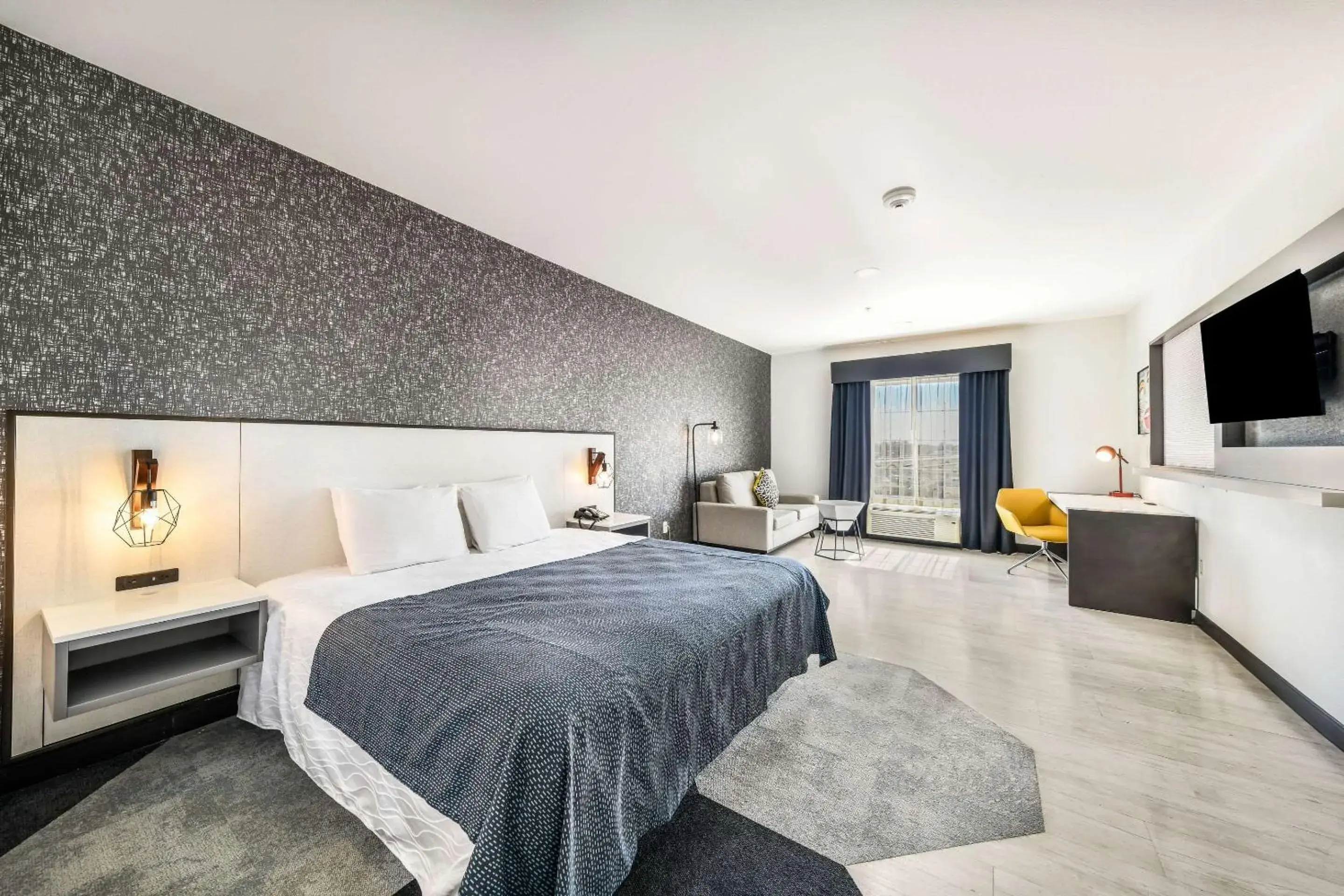 Bedroom, Bed in Hy-Lo Hotel, an Ascend Collection Hotel Bedroom, Bed in Hy-Lo Hotel, an Ascend Collection Hotel