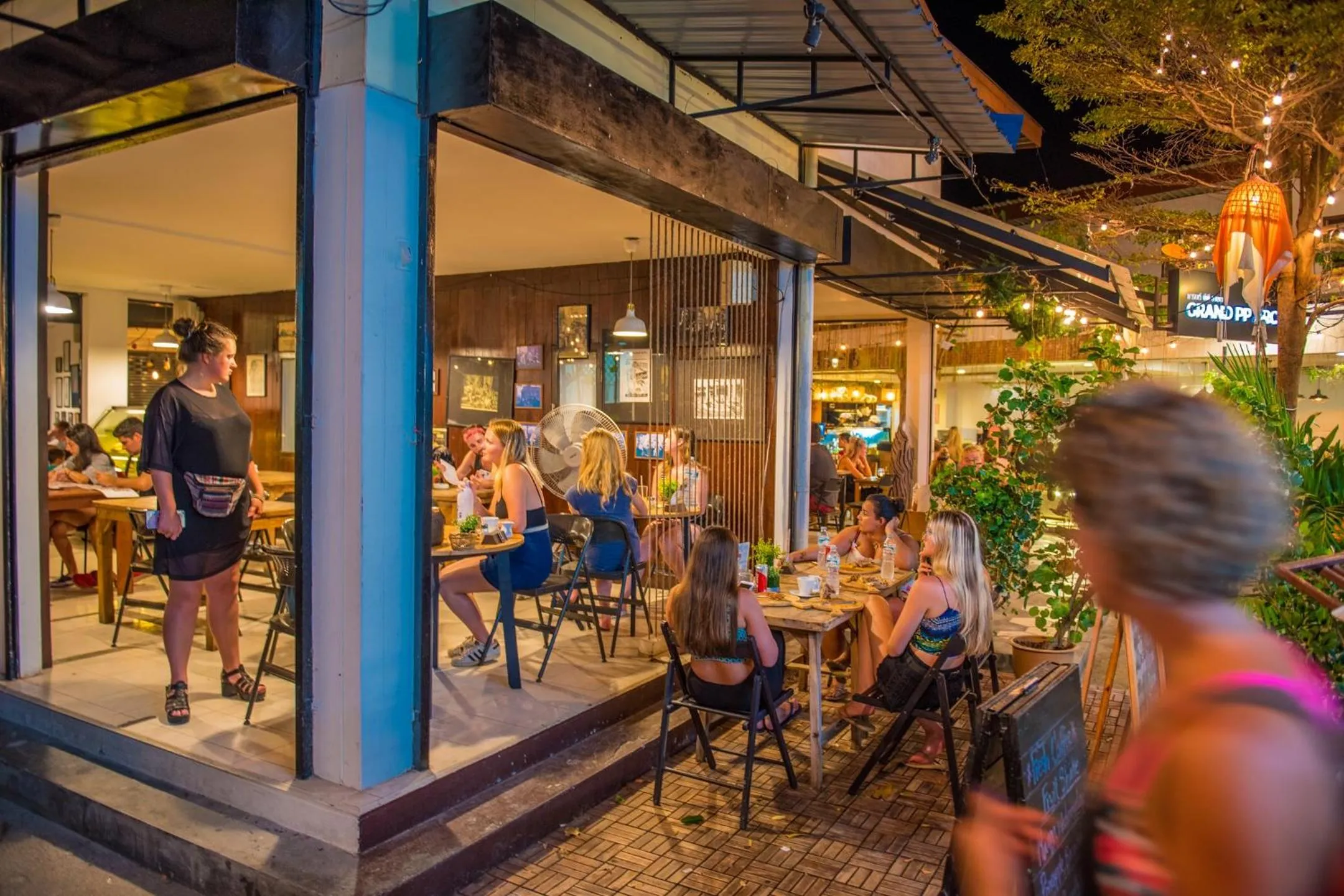 Lunch in PP Charlie Beach Resort