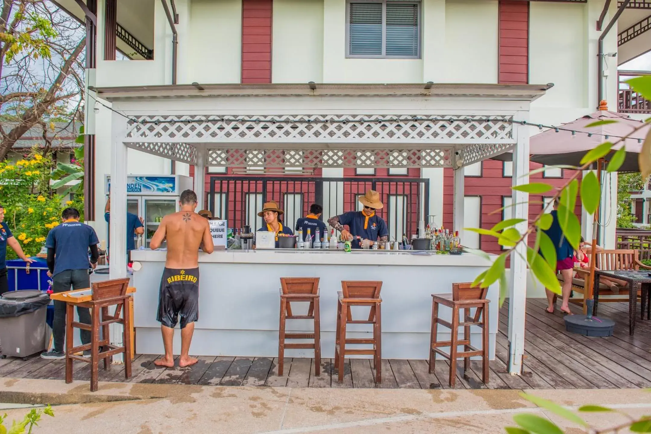 Lounge or bar in PP Charlie Beach Resort Lounge or bar in PP Charlie Beach Resort