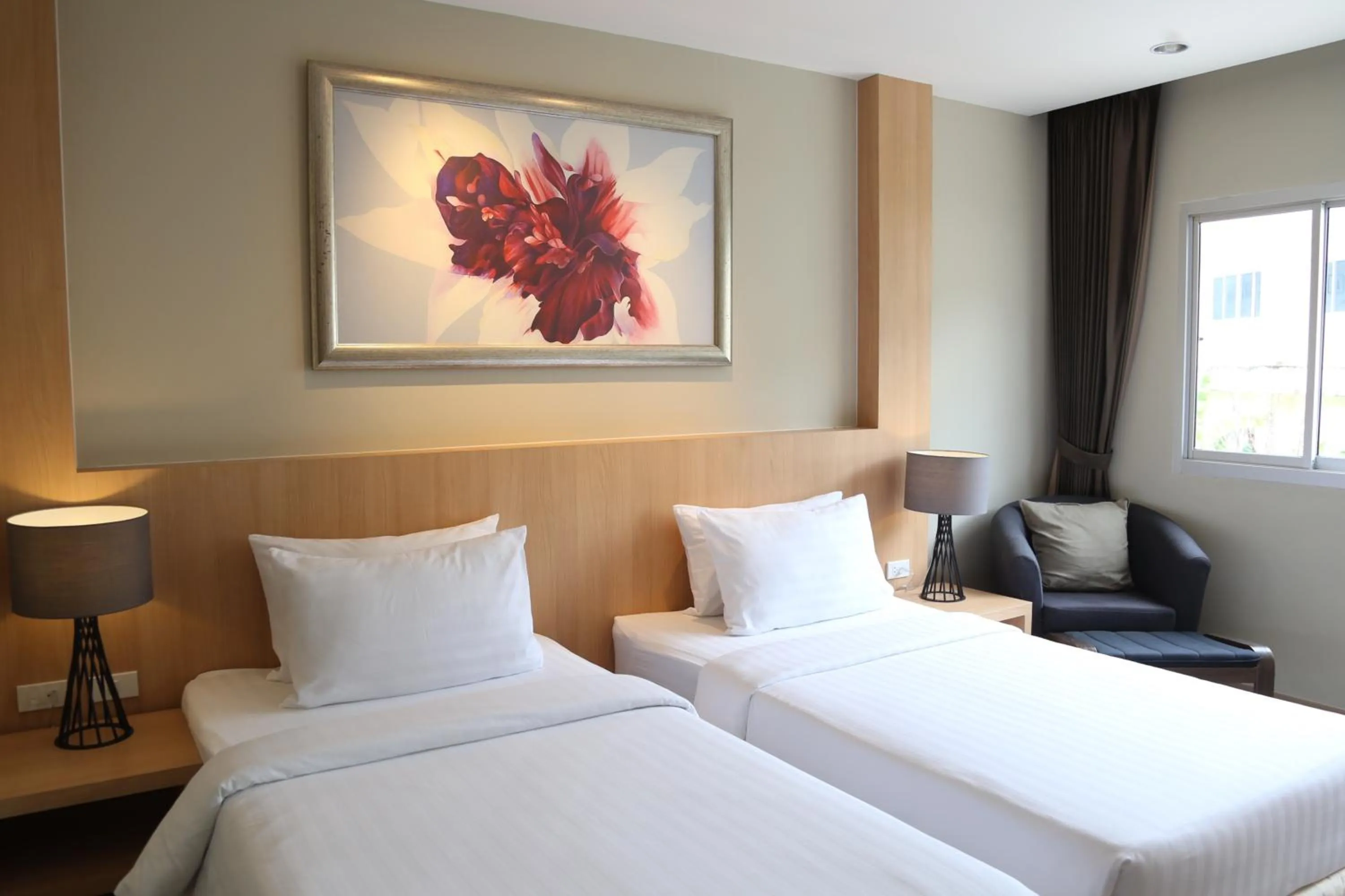 Bed in PP Charlie Beach Resort