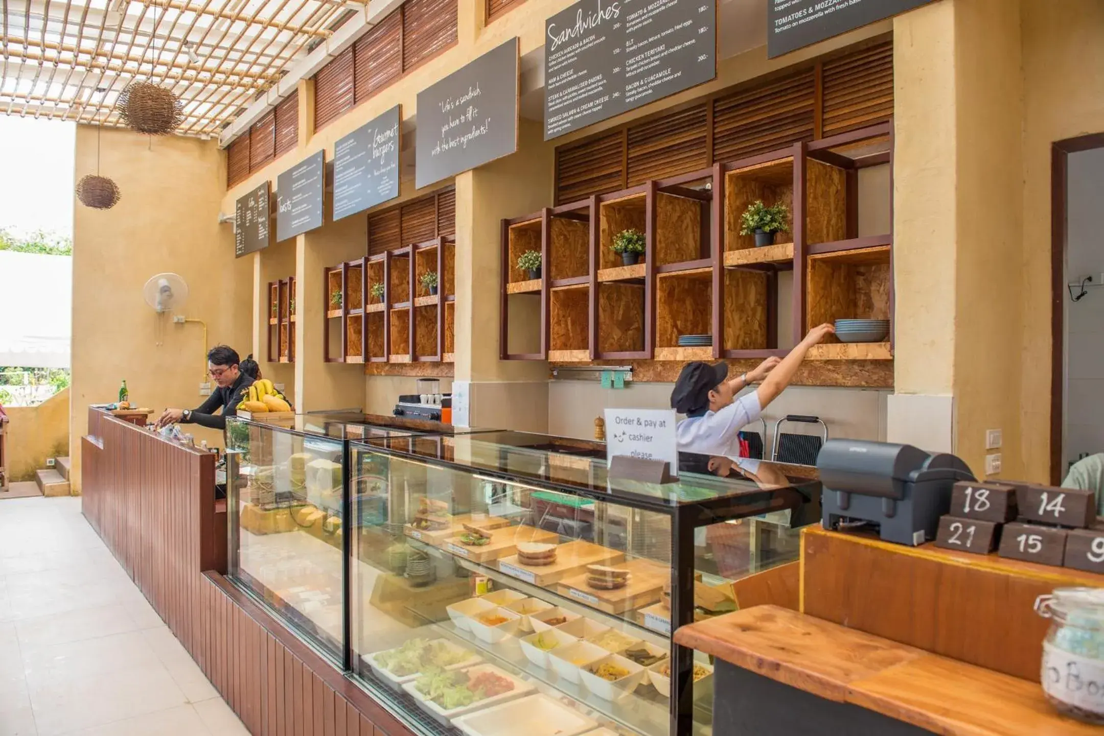 Lounge or bar in PP Charlie Beach Resort Lounge or bar in PP Charlie Beach Resort