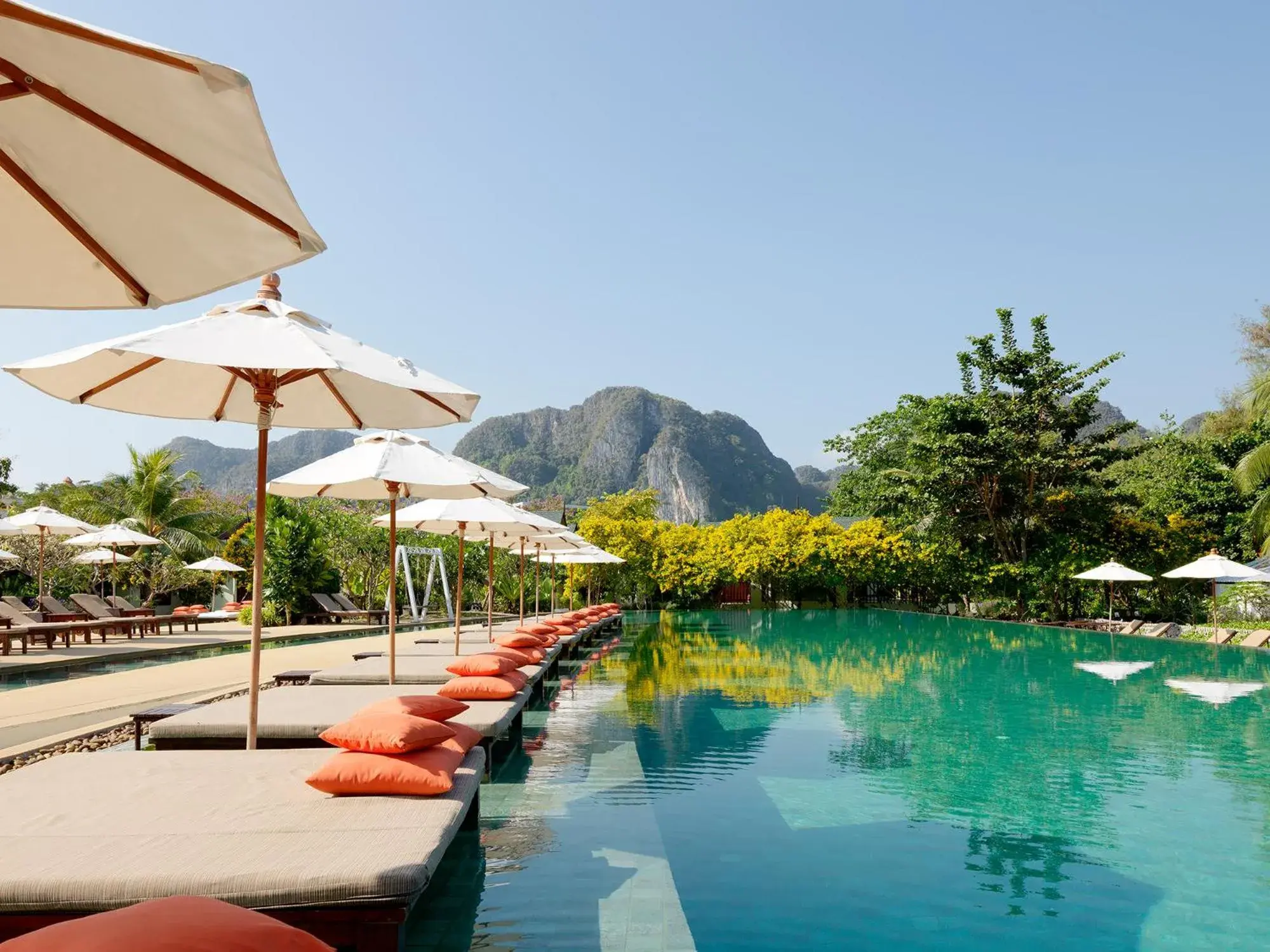 Swimming pool in PP Charlie Beach Resort Swimming pool in PP Charlie Beach Resort