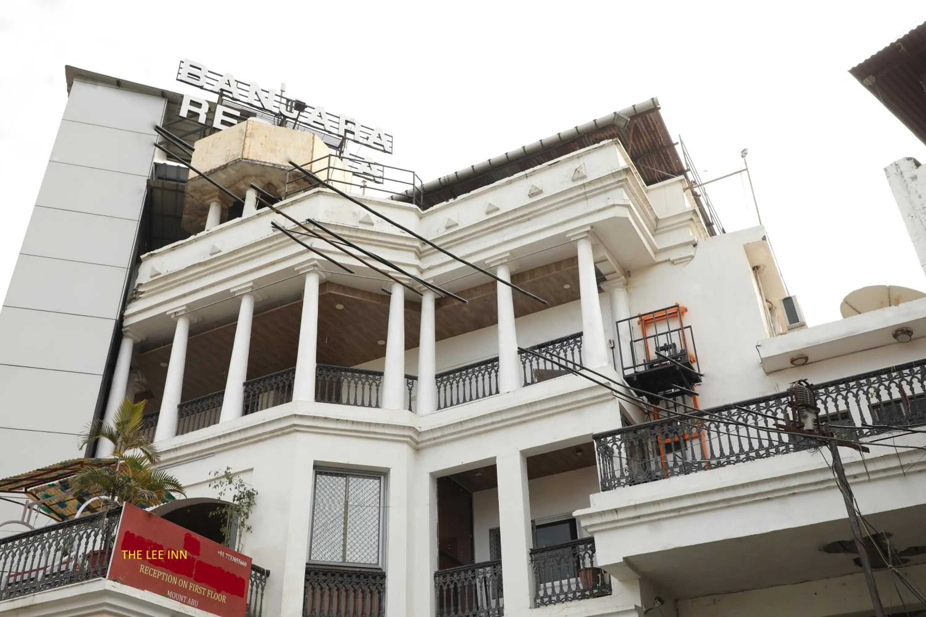 Property building in The Leef Inn 500ms from Nakki Lake