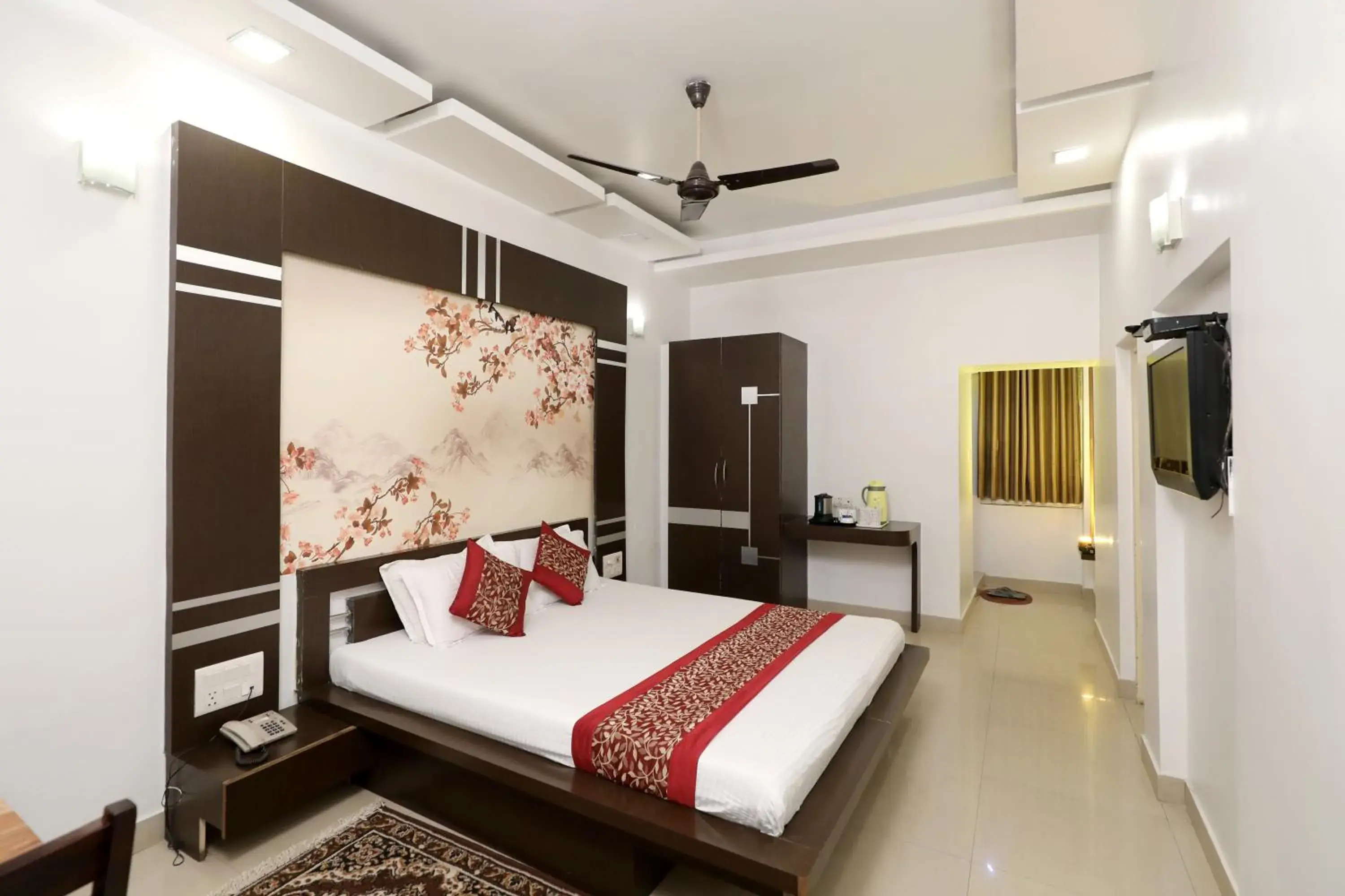 Bed in The Leef Inn 500ms from Nakki Lake Bed in The Leef Inn 500ms from Nakki Lake