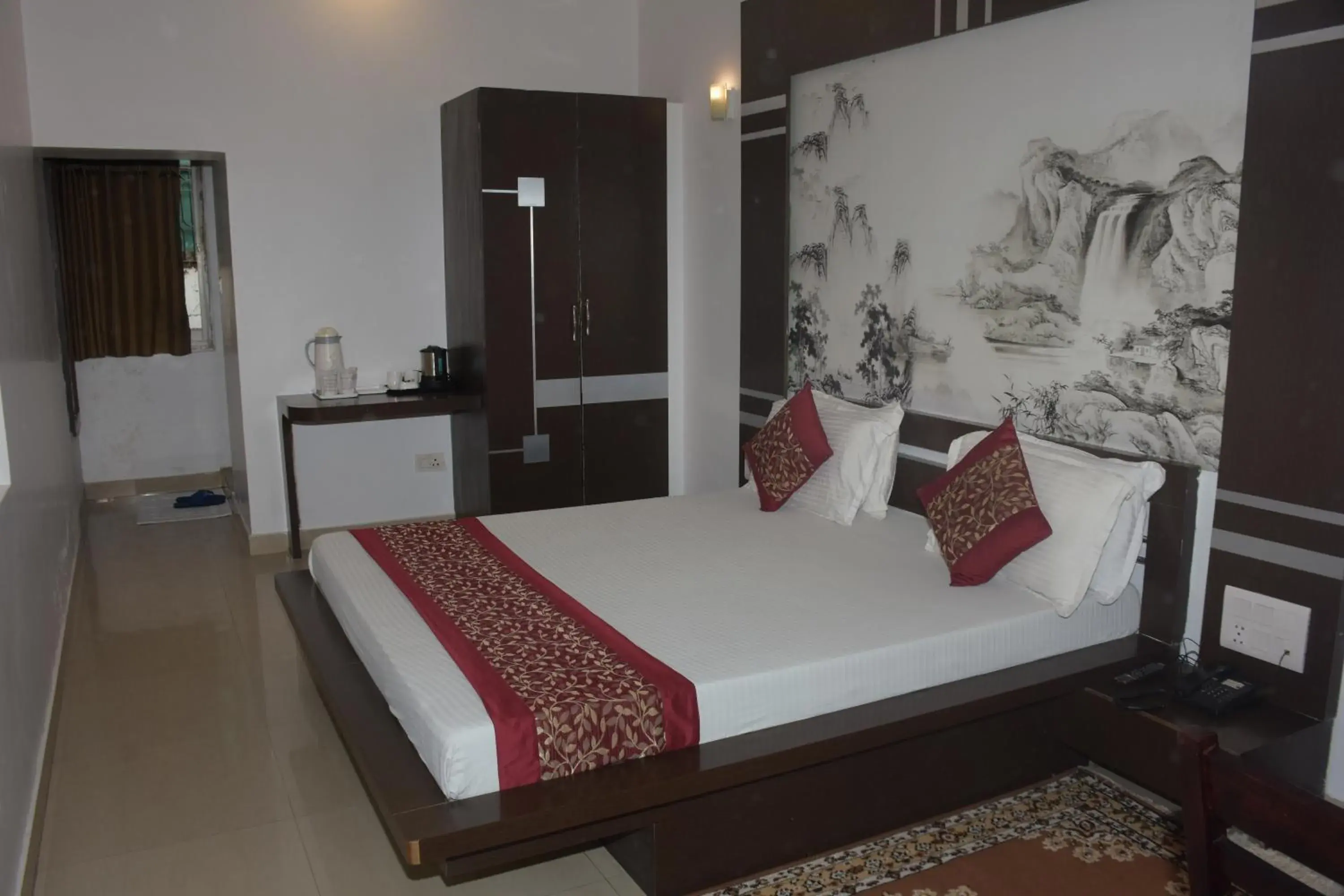 Bed in The Leef Inn 500ms from Nakki Lake Bed in The Leef Inn 500ms from Nakki Lake