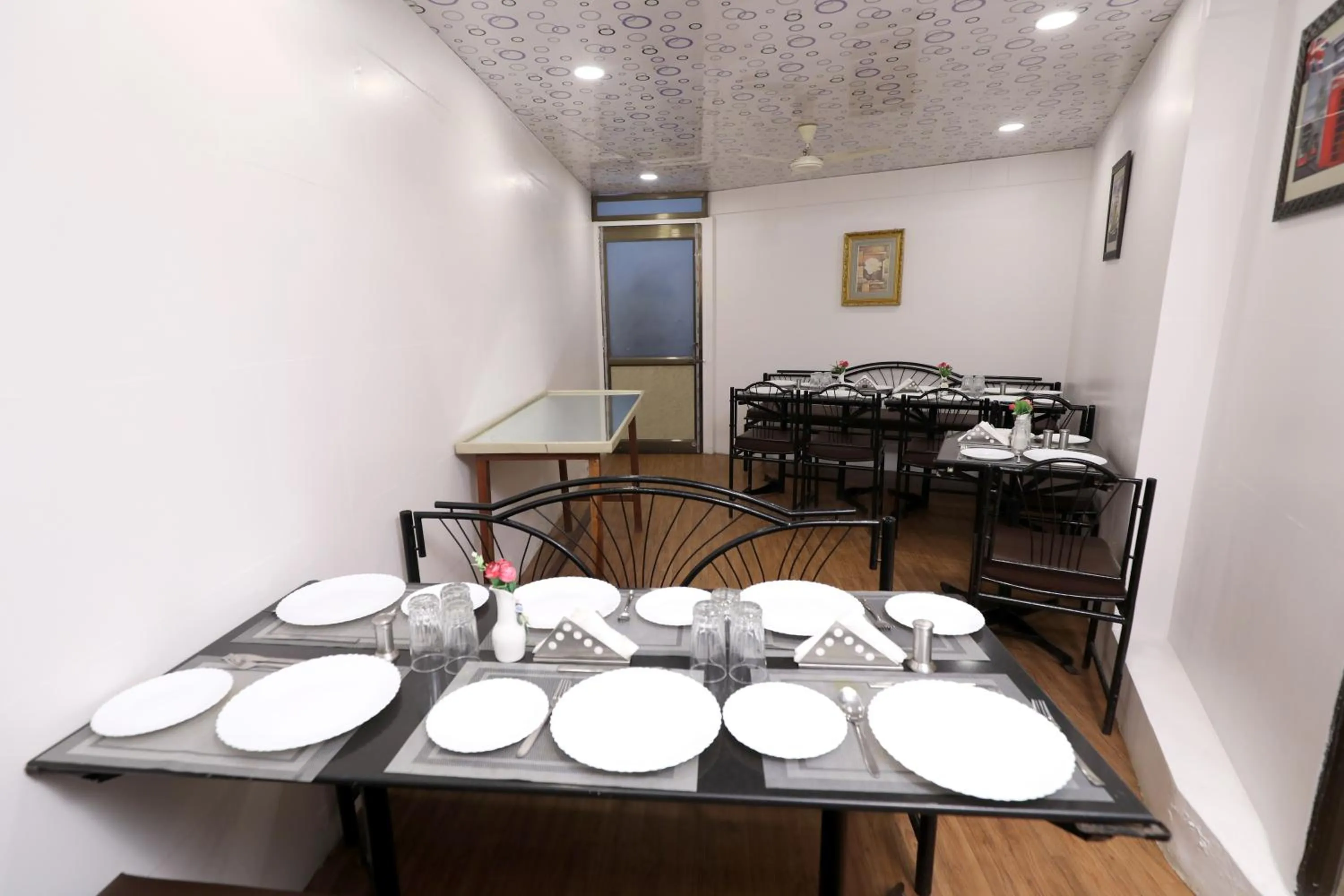 Restaurant/places to eat in The Leef Inn 500ms from Nakki Lake