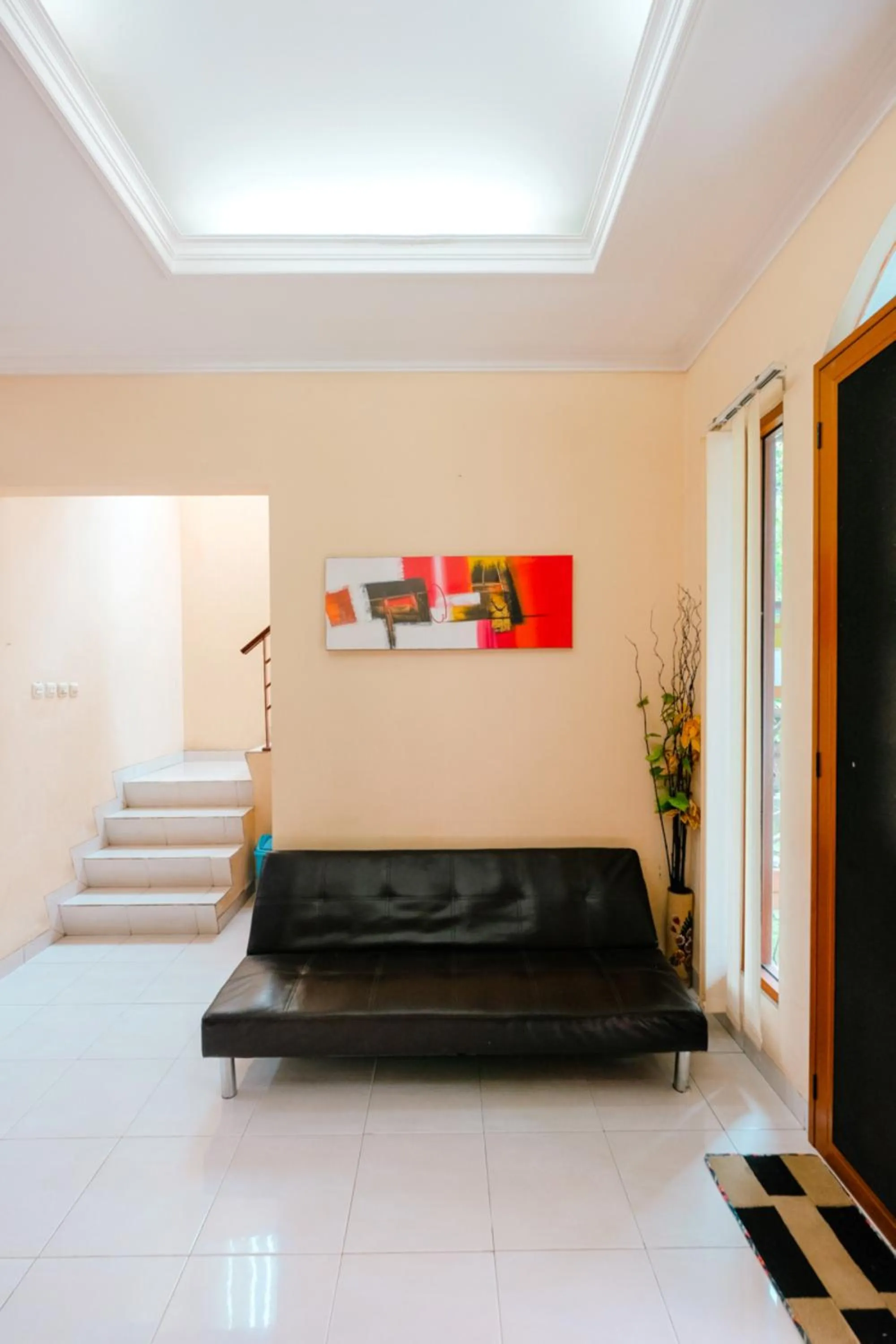 Seating area in Homestay Jogja Pogung Dekat UGM by Simply Homy