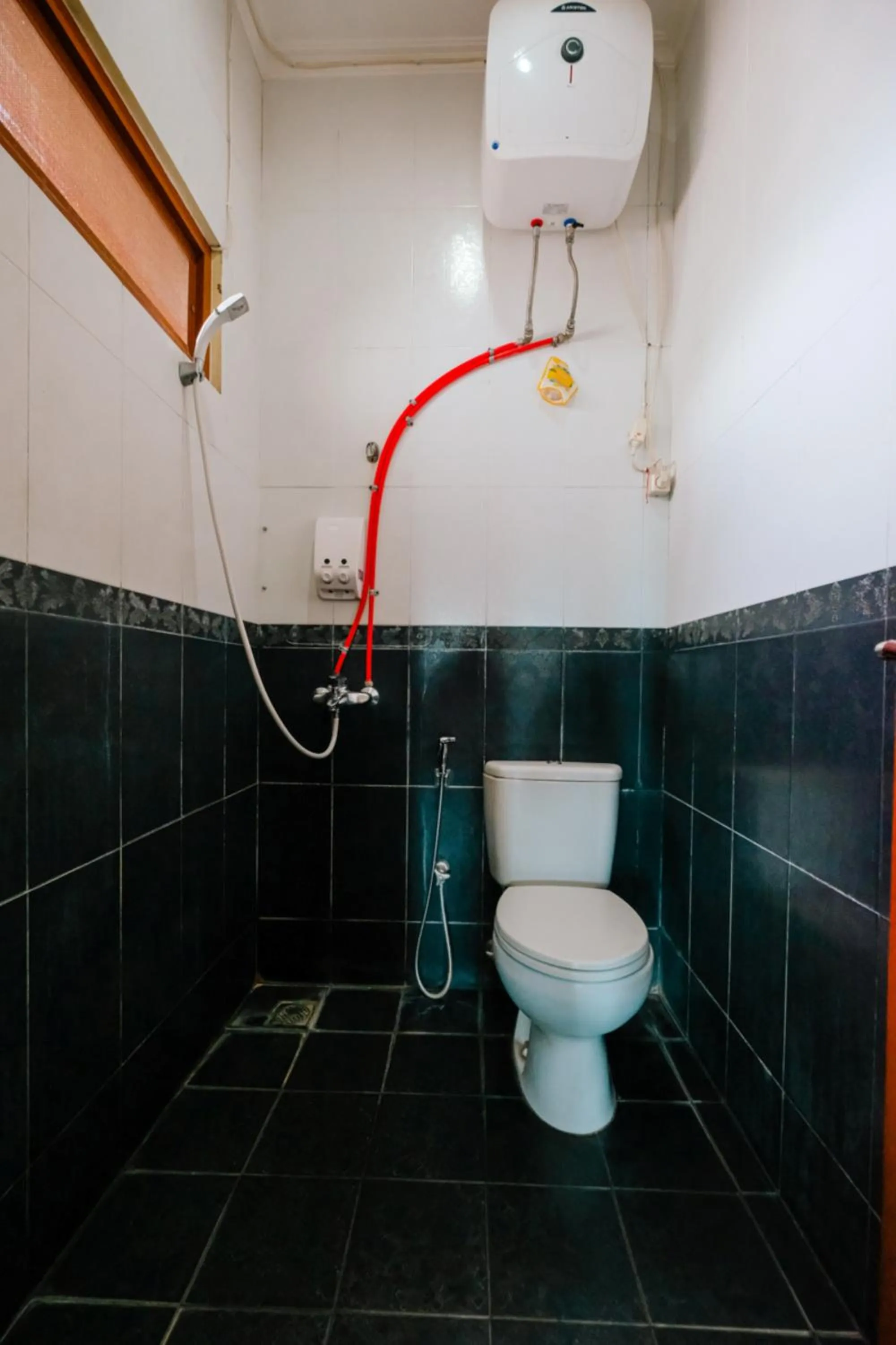 Bathroom in Homestay Jogja Pogung Dekat UGM by Simply Homy