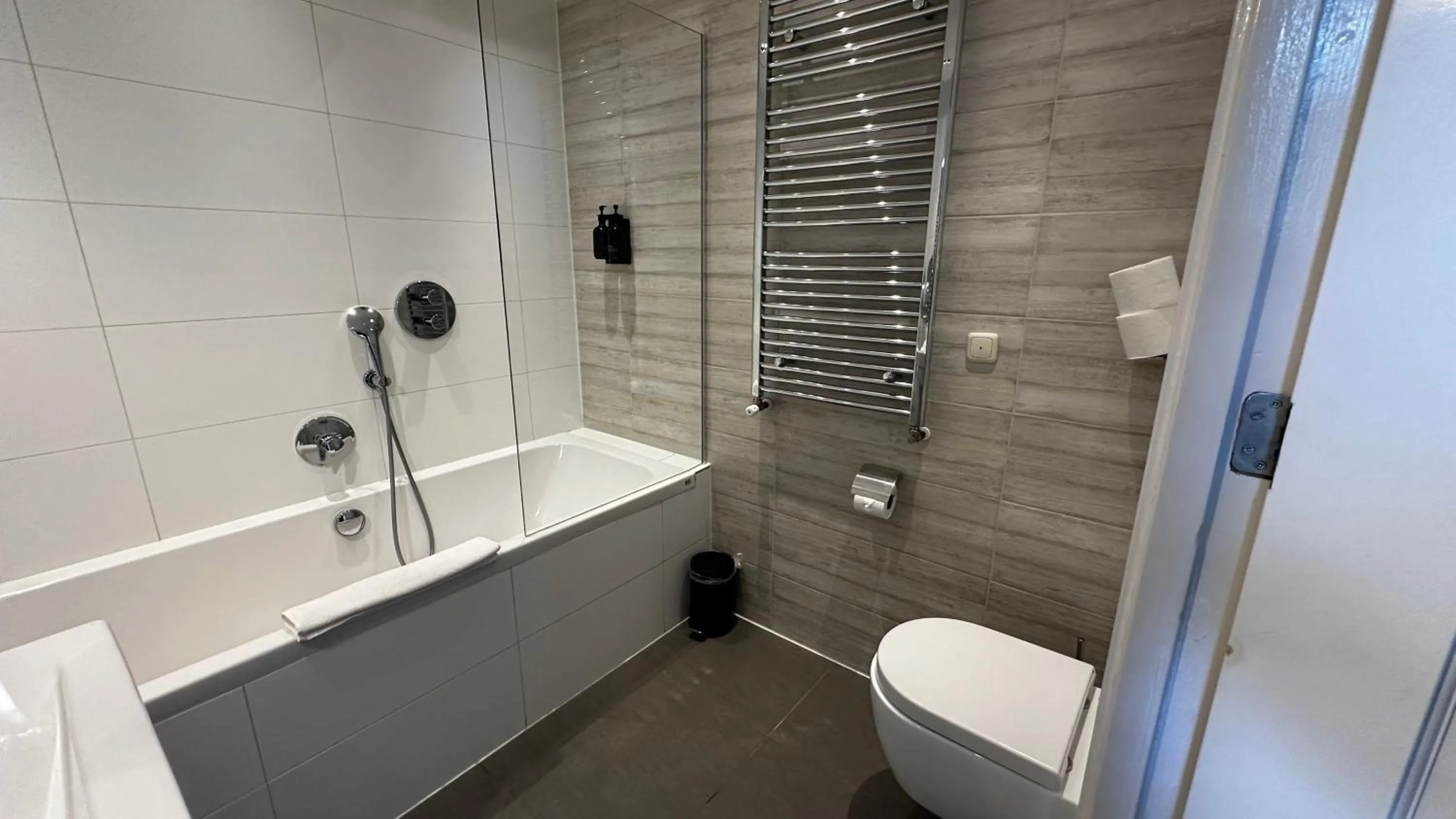 Shower in Grand Canal Boutique Hotel