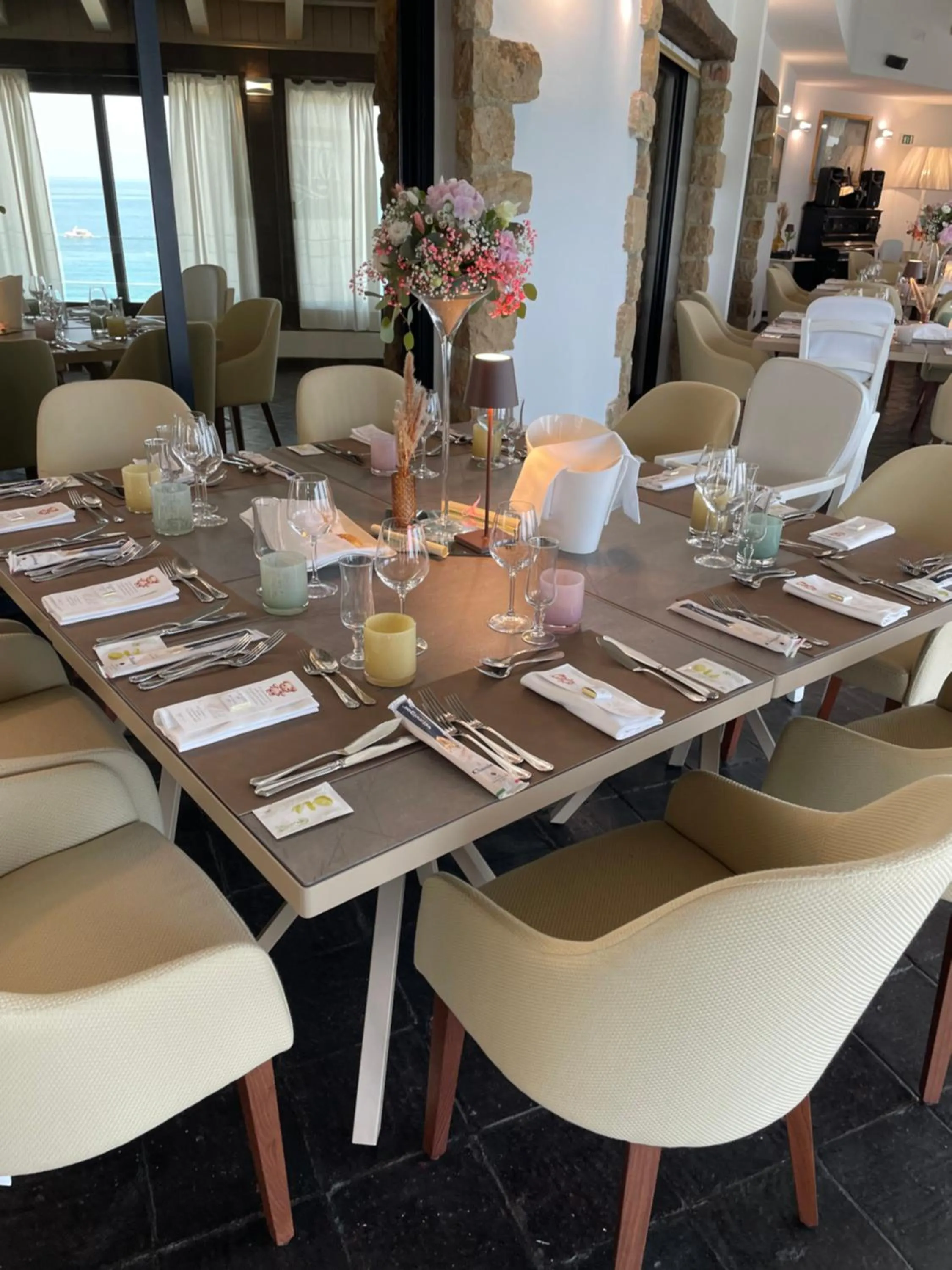 Restaurant/places to eat in Calanica Resort