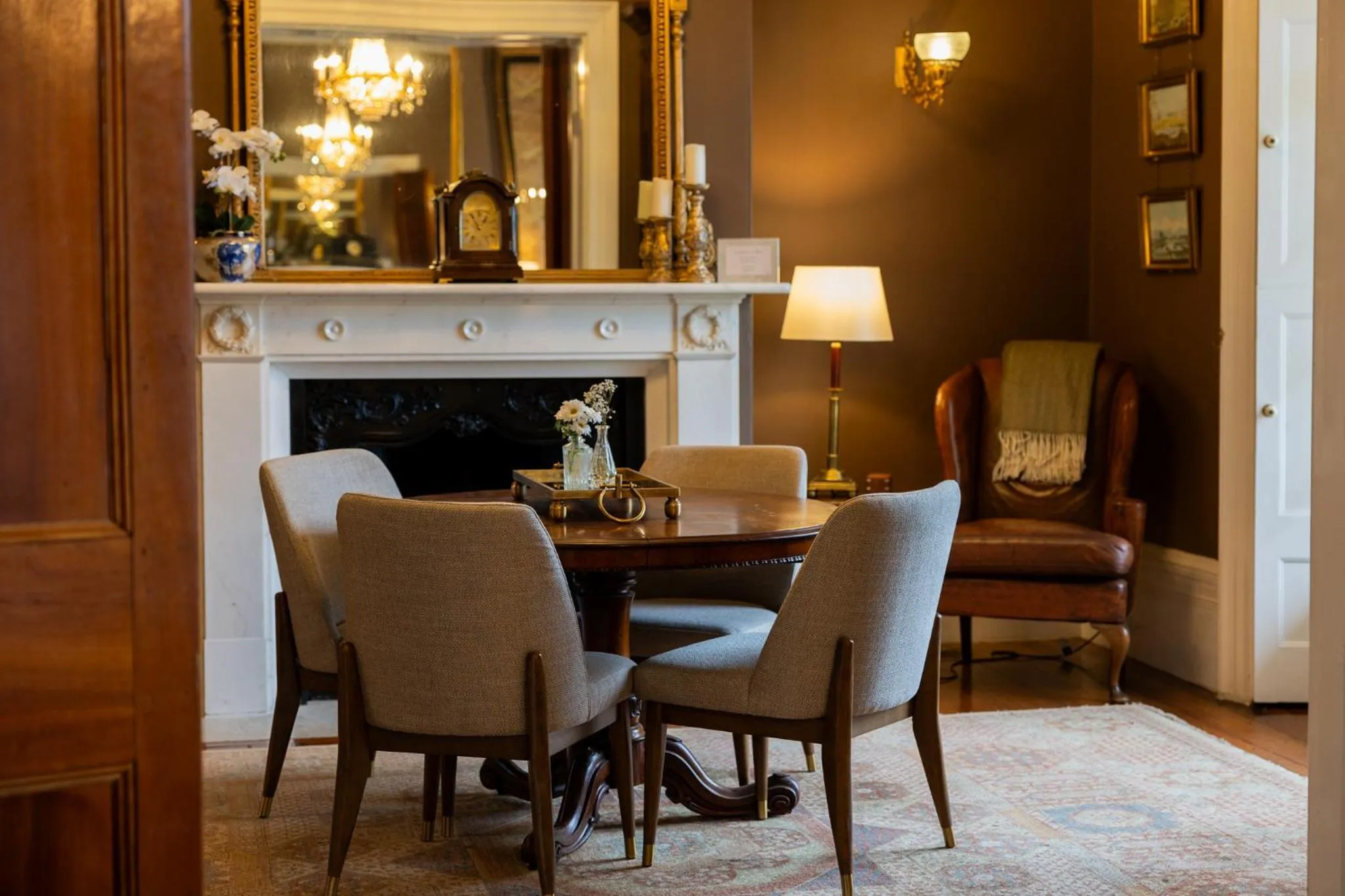 Library in Quamby Estate - 20 Minutes from Launceston