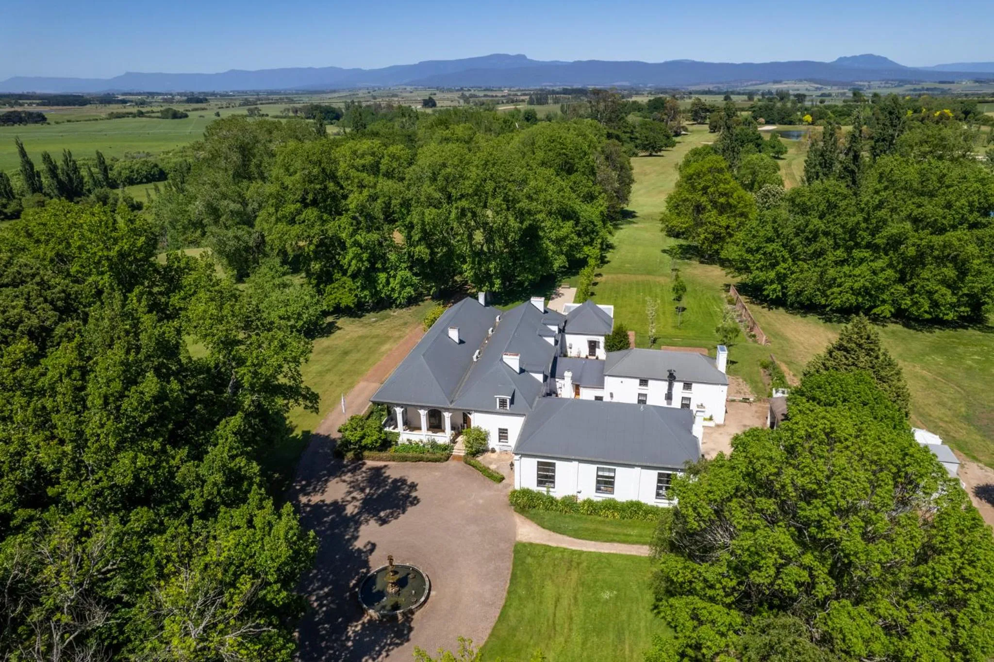 Property building in Quamby Estate - 20 Minutes from Launceston