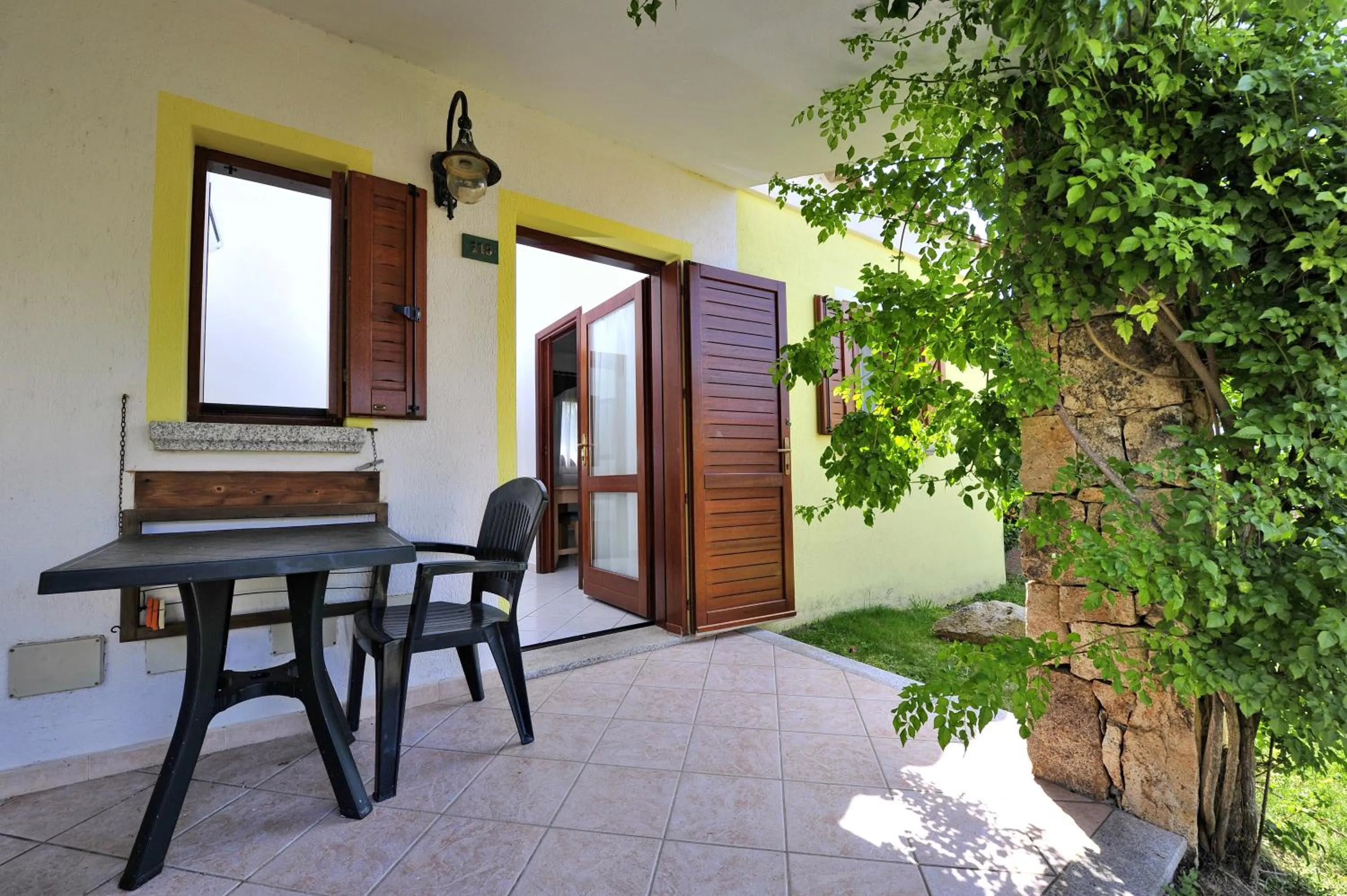Patio in Hotel Cala Mirto