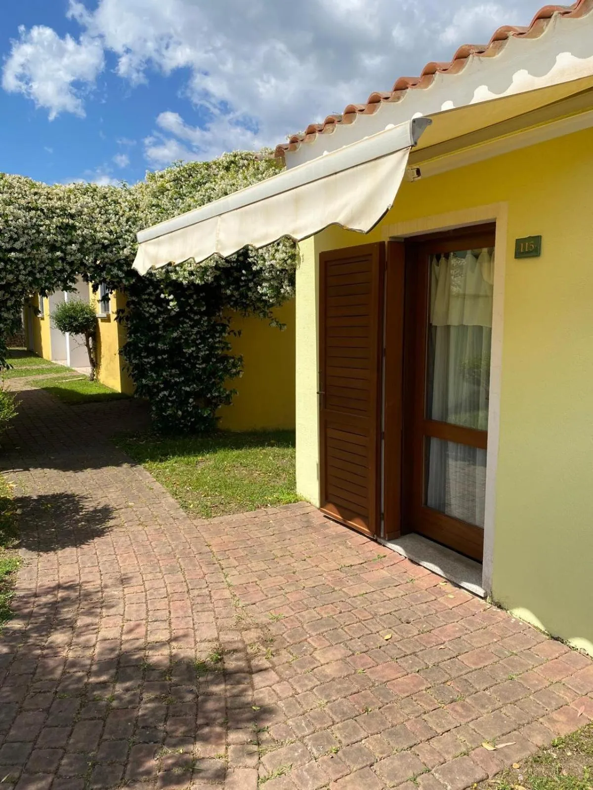 Garden view in Hotel Cala Mirto