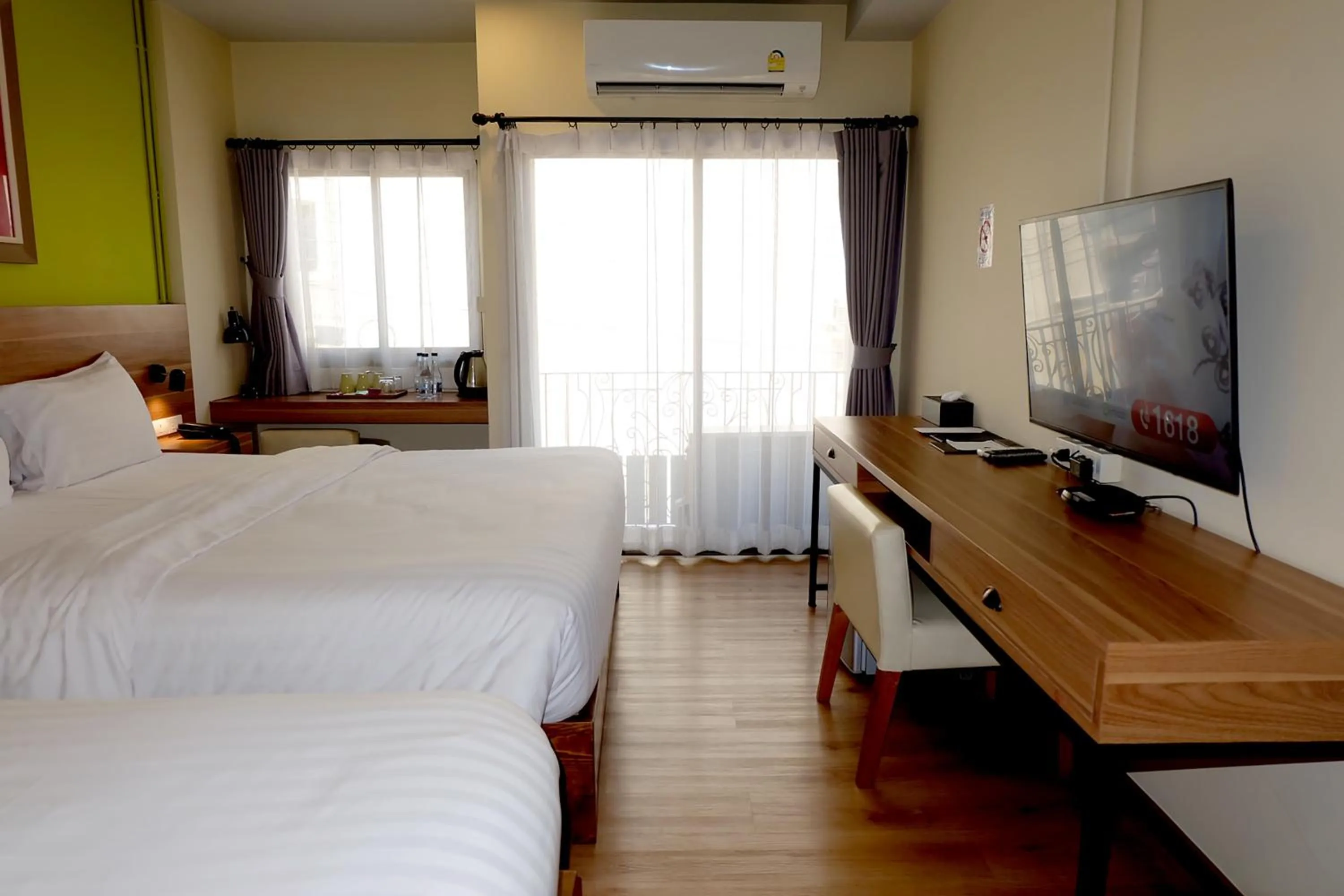 TV and multimedia, Bed in Siri Oriental Bangkok Hotel