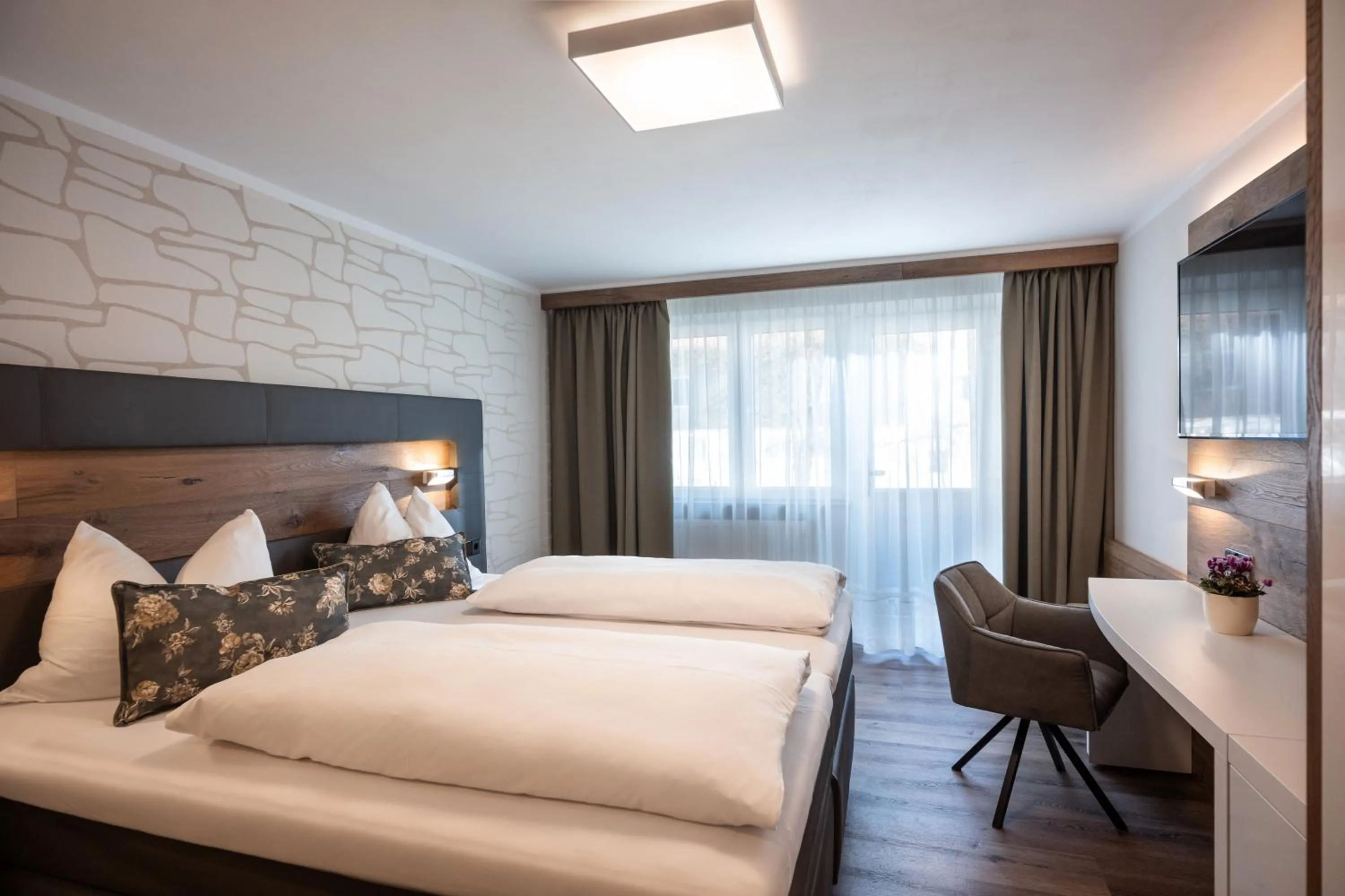 Photo of the whole room, Bed in Hotel Baumgarten & Chalet Baumgarten