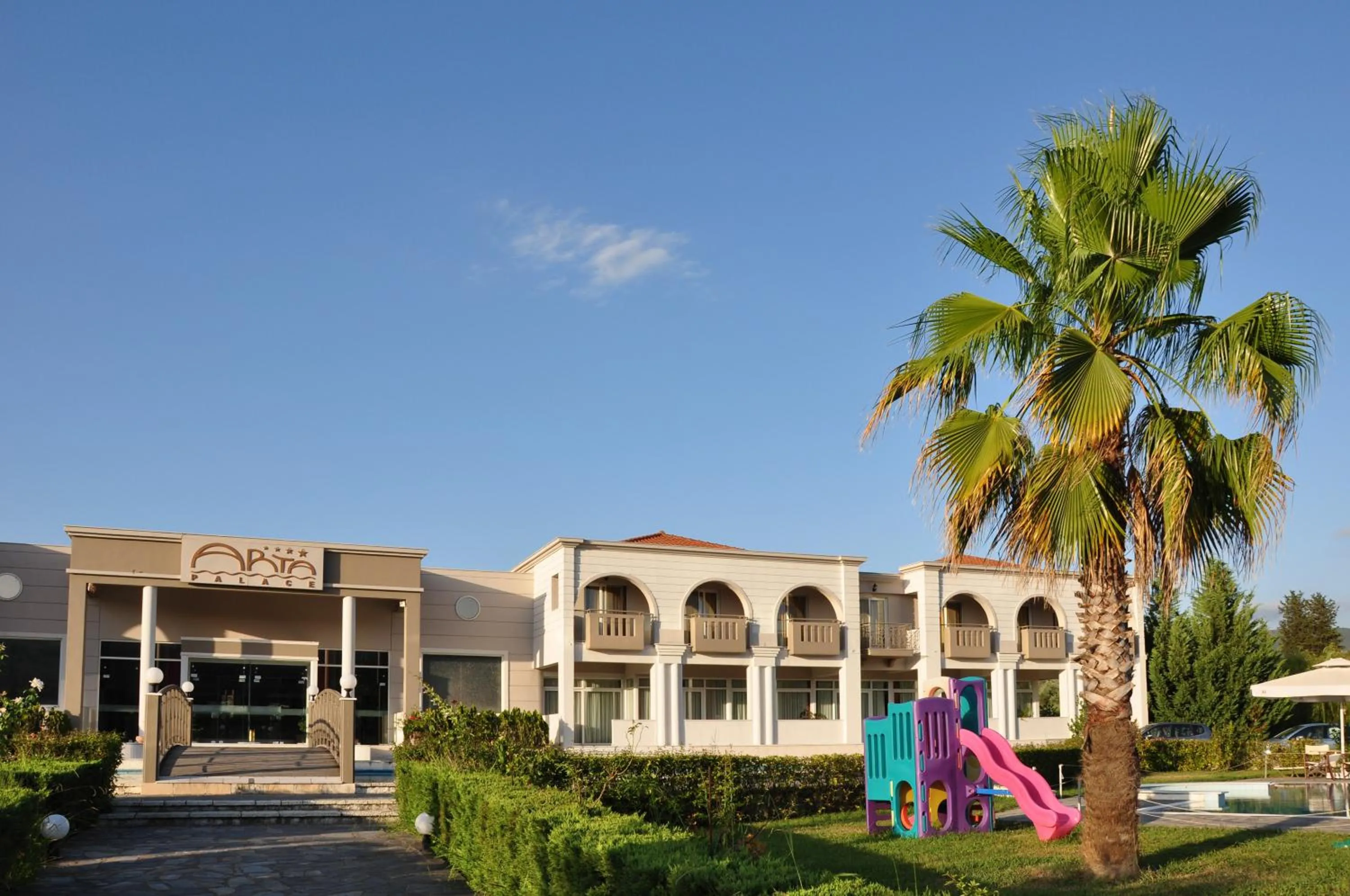 Facade/entrance in Arta Palace