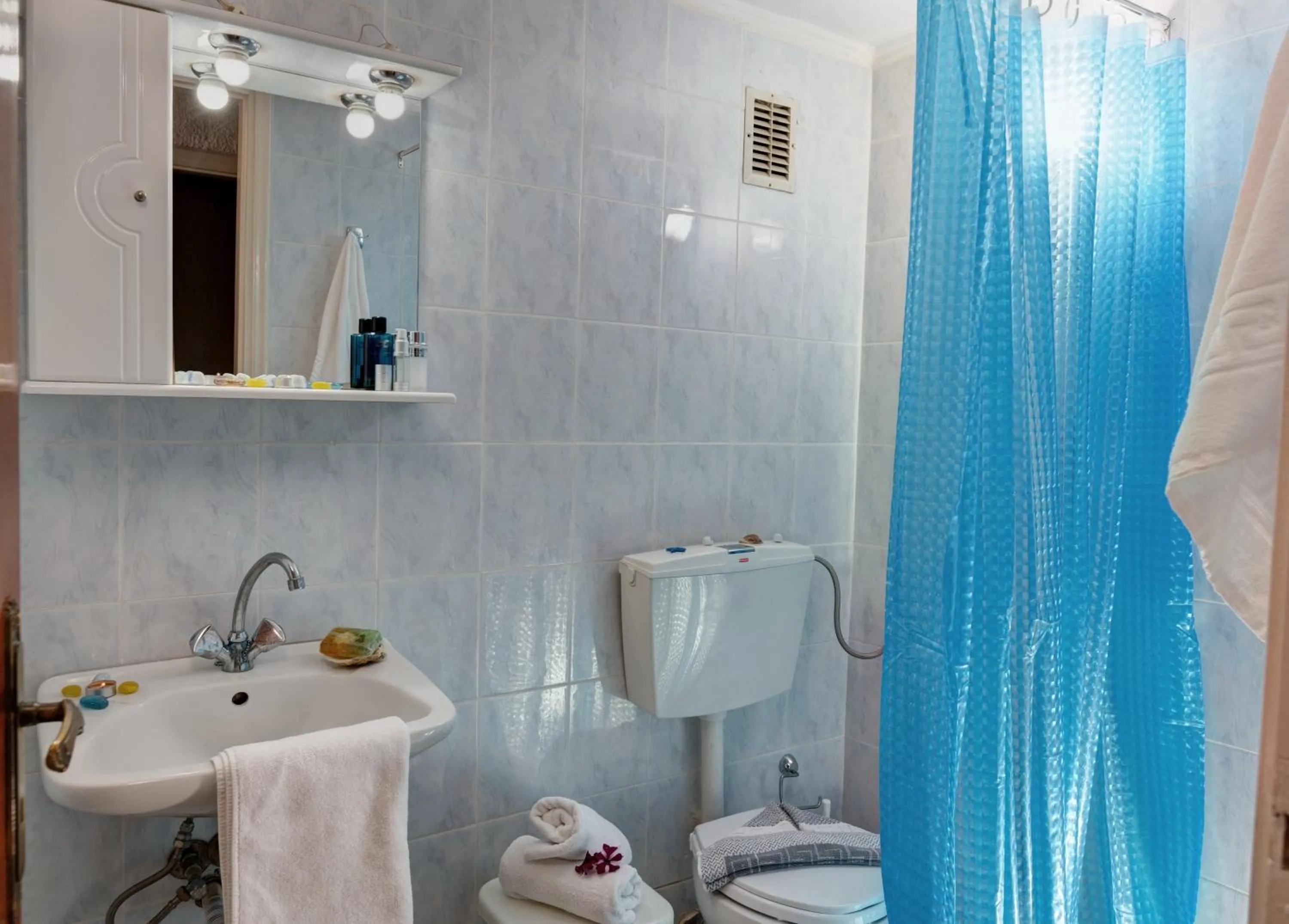 Bathroom in Zorbas Hotel