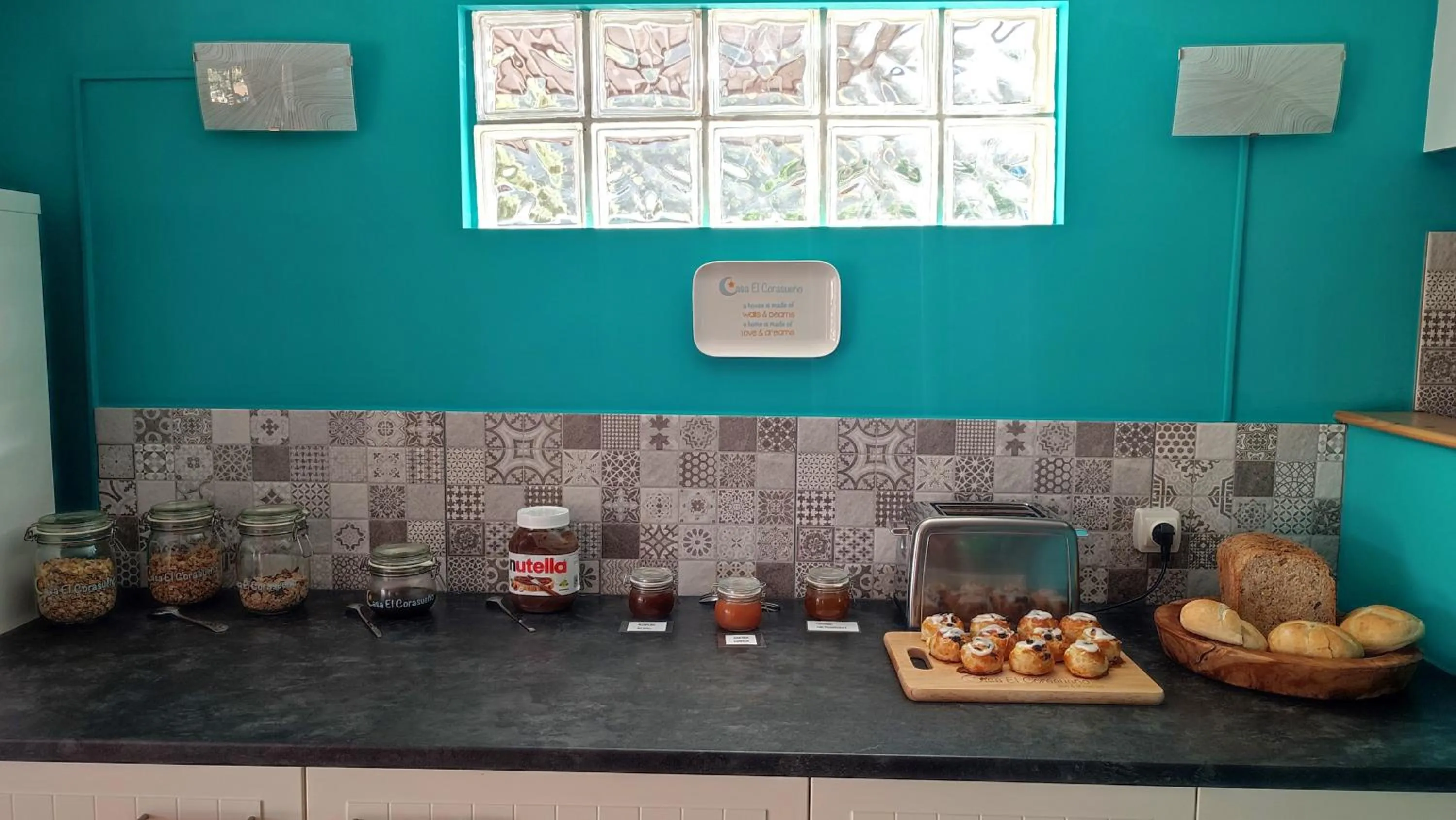 Restaurant/places to eat in B&B Casa El Corasueño