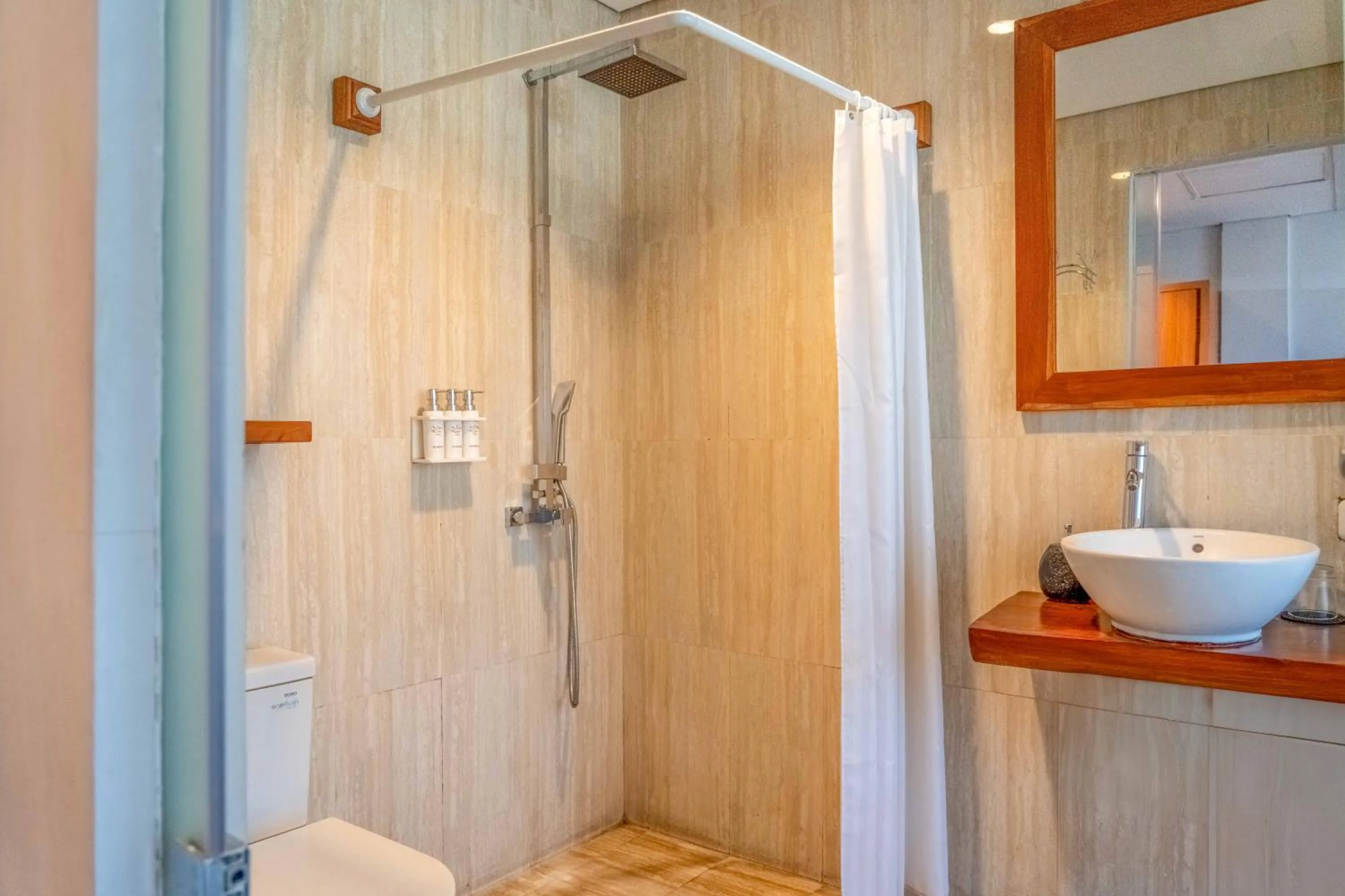 Shower in Freddies Resort & Villas Ubud by Kanaya Hospitality