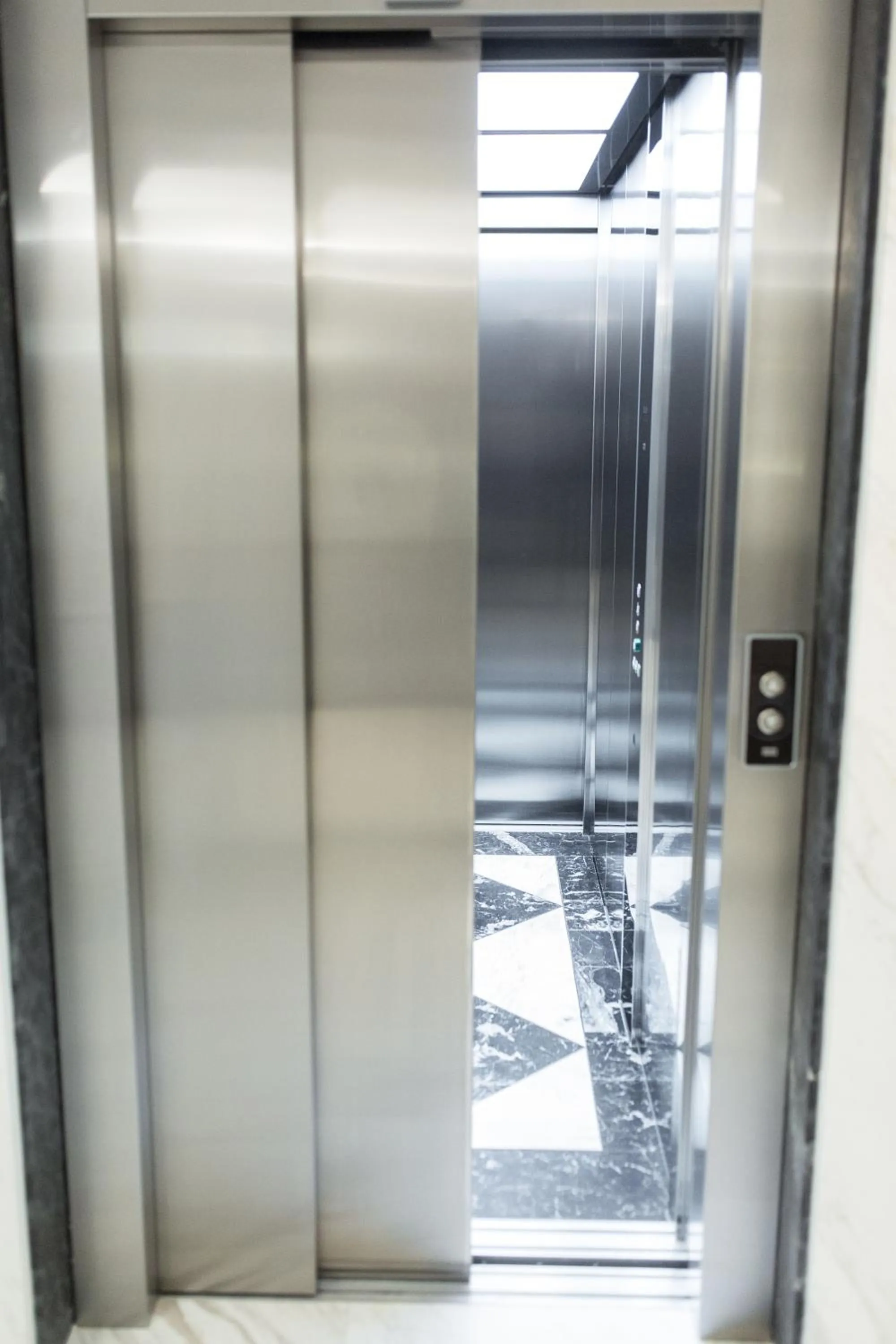 elevator in Pałac Komierowo