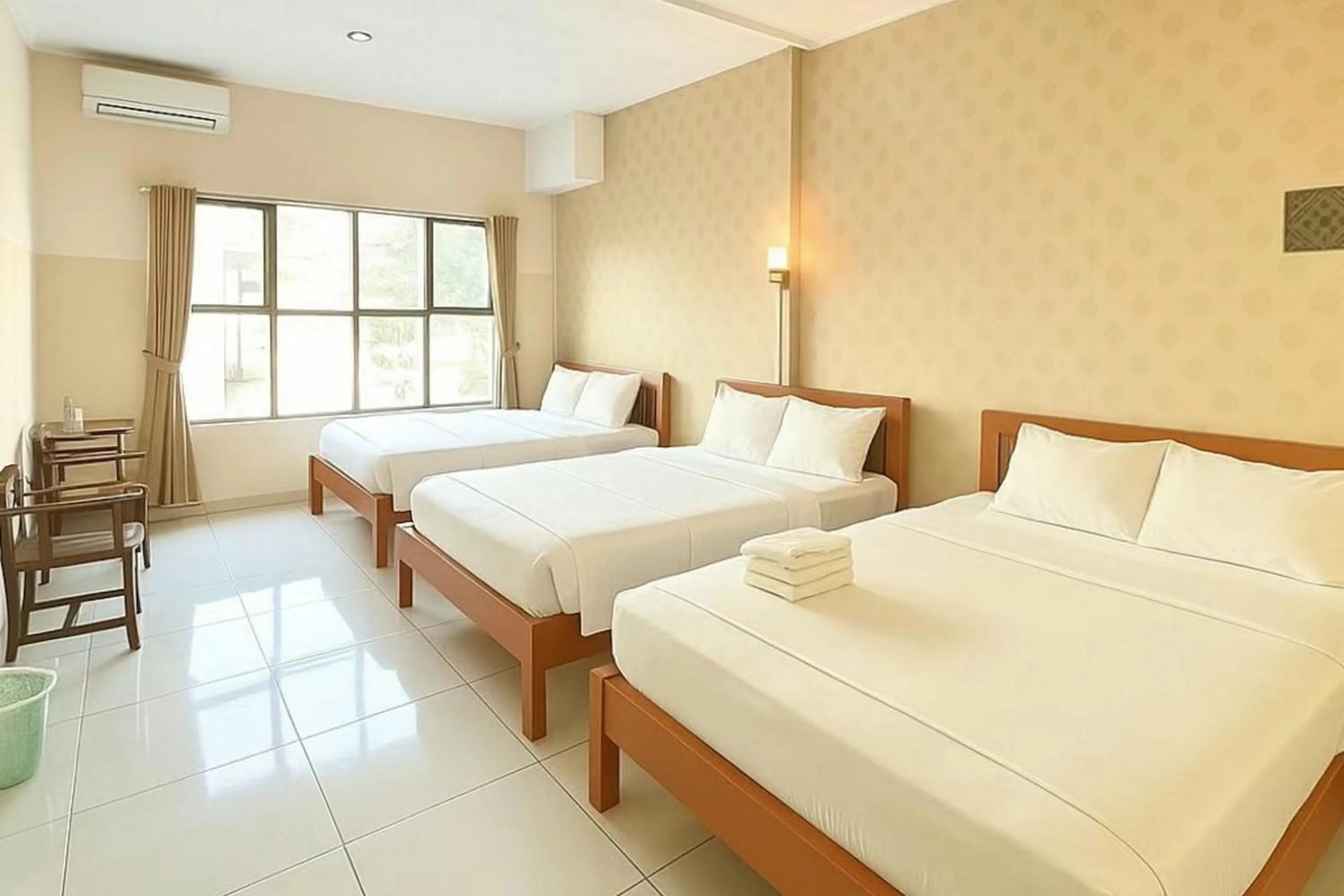 Bedroom, Bed in Hotel Bintang Mitra RedDoorz