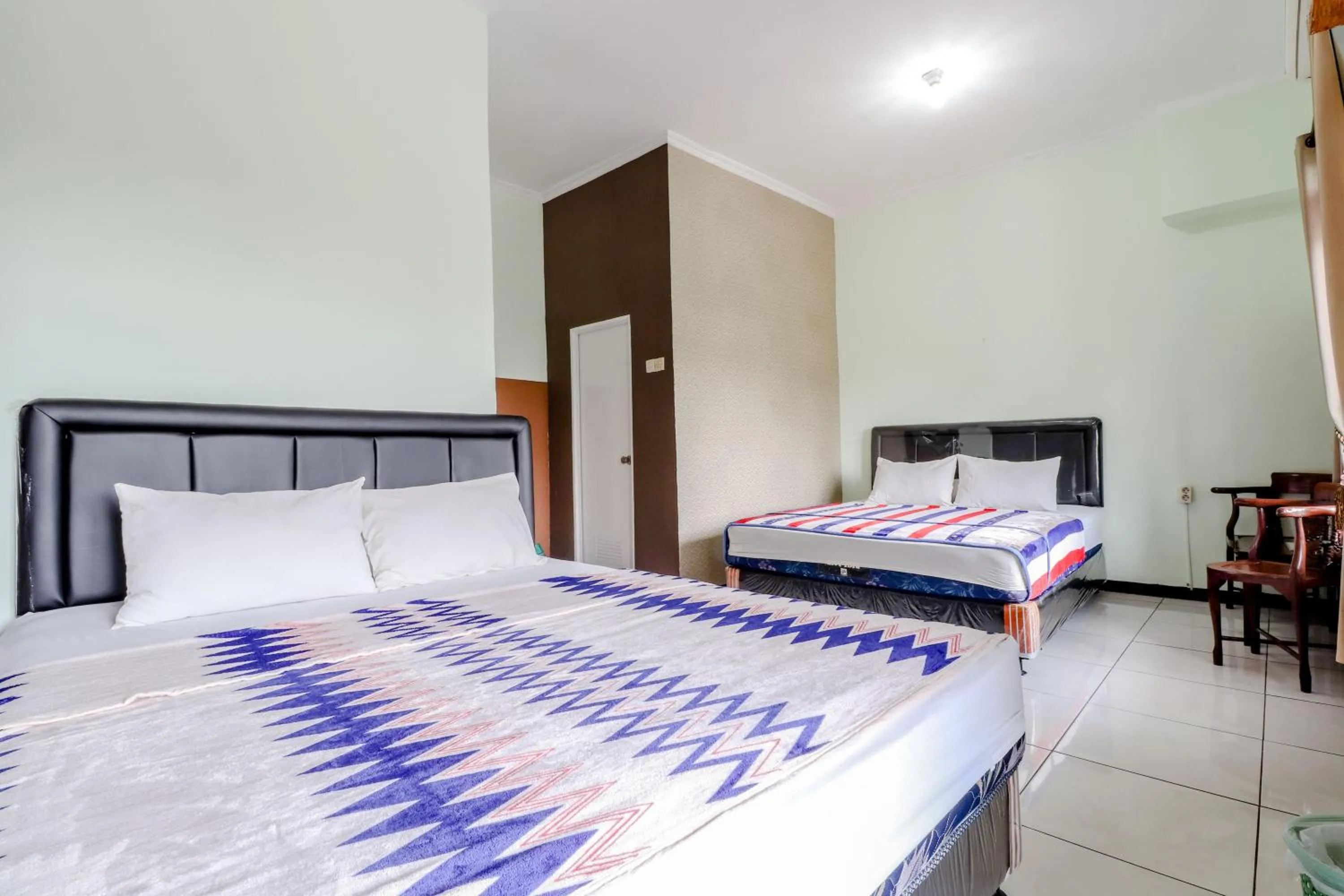 Family Room in Hotel Bintang Mitra RedDoorz