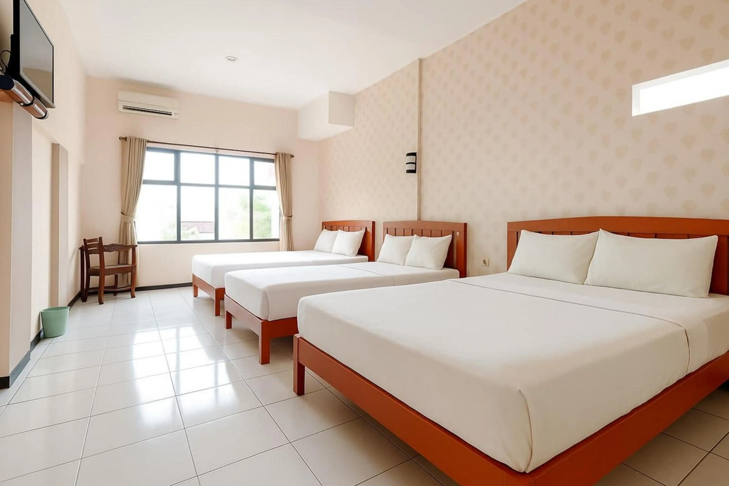 Bedroom, Bed in Hotel Bintang Mitra RedDoorz