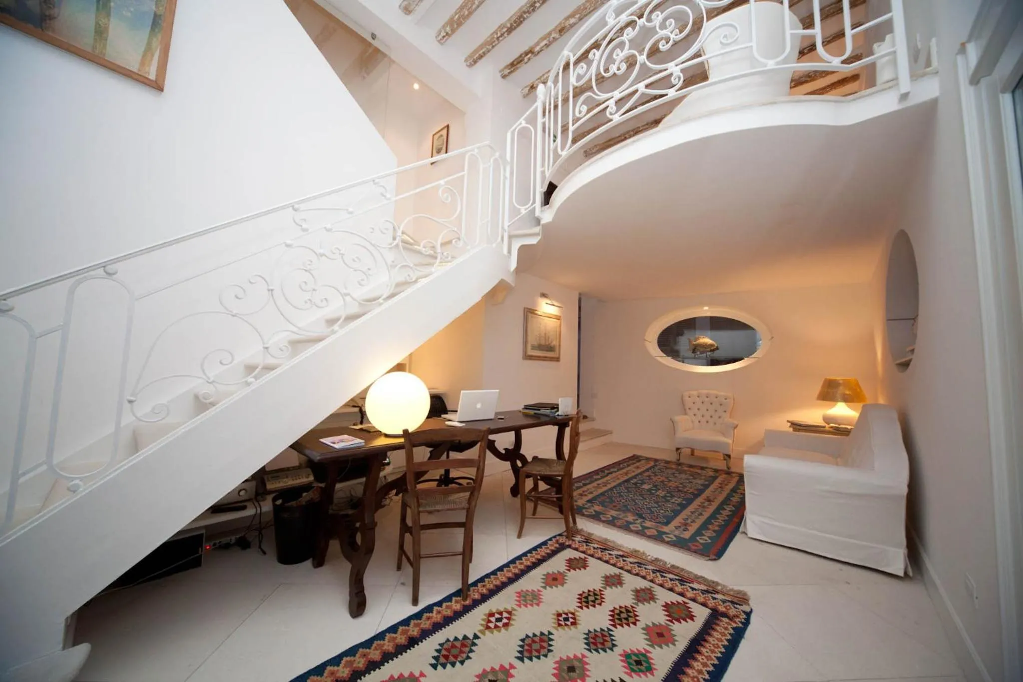 Seating area, Bed in La Settima Luna Hotel