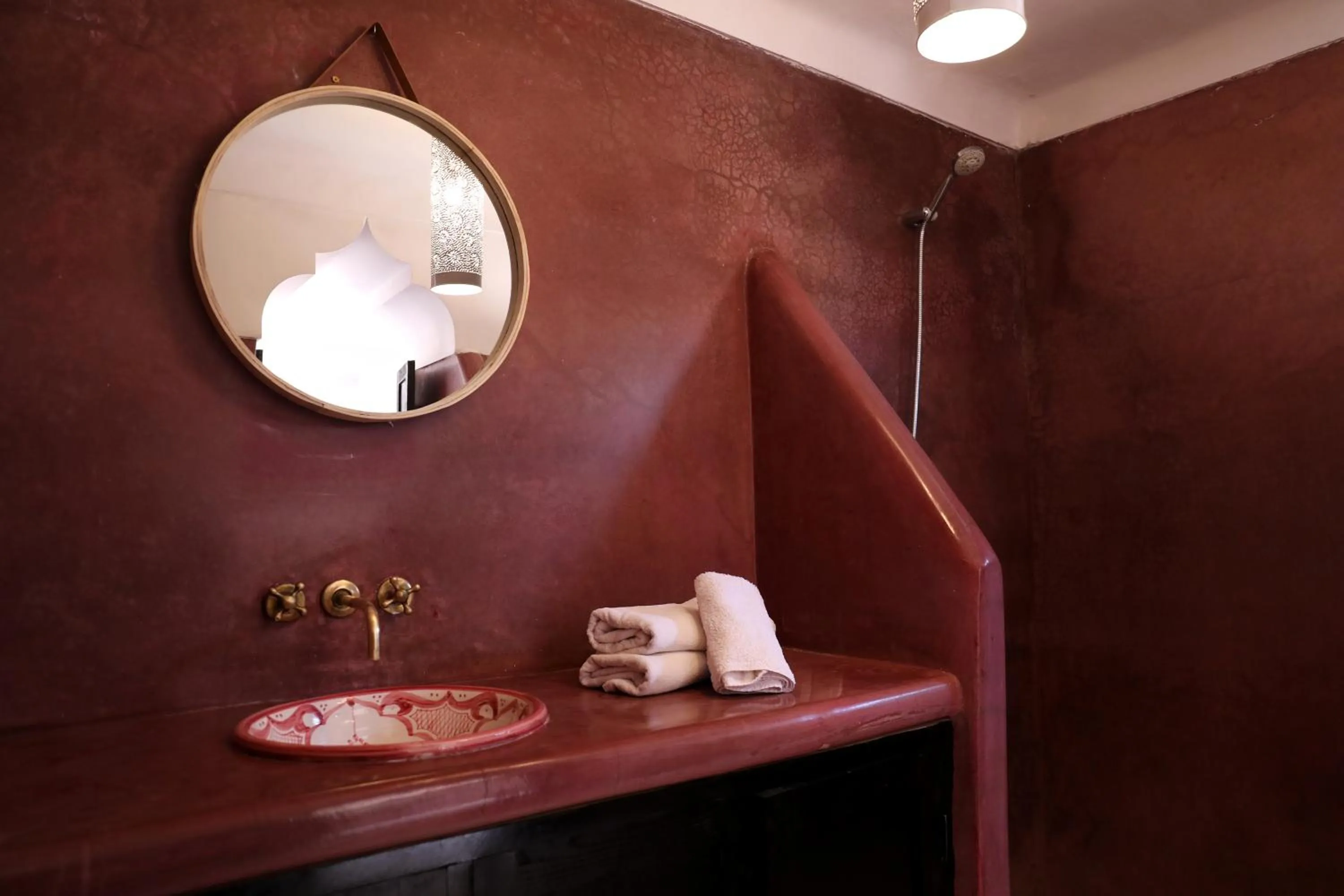 Shower in Riad l'Oiseau du Paradis