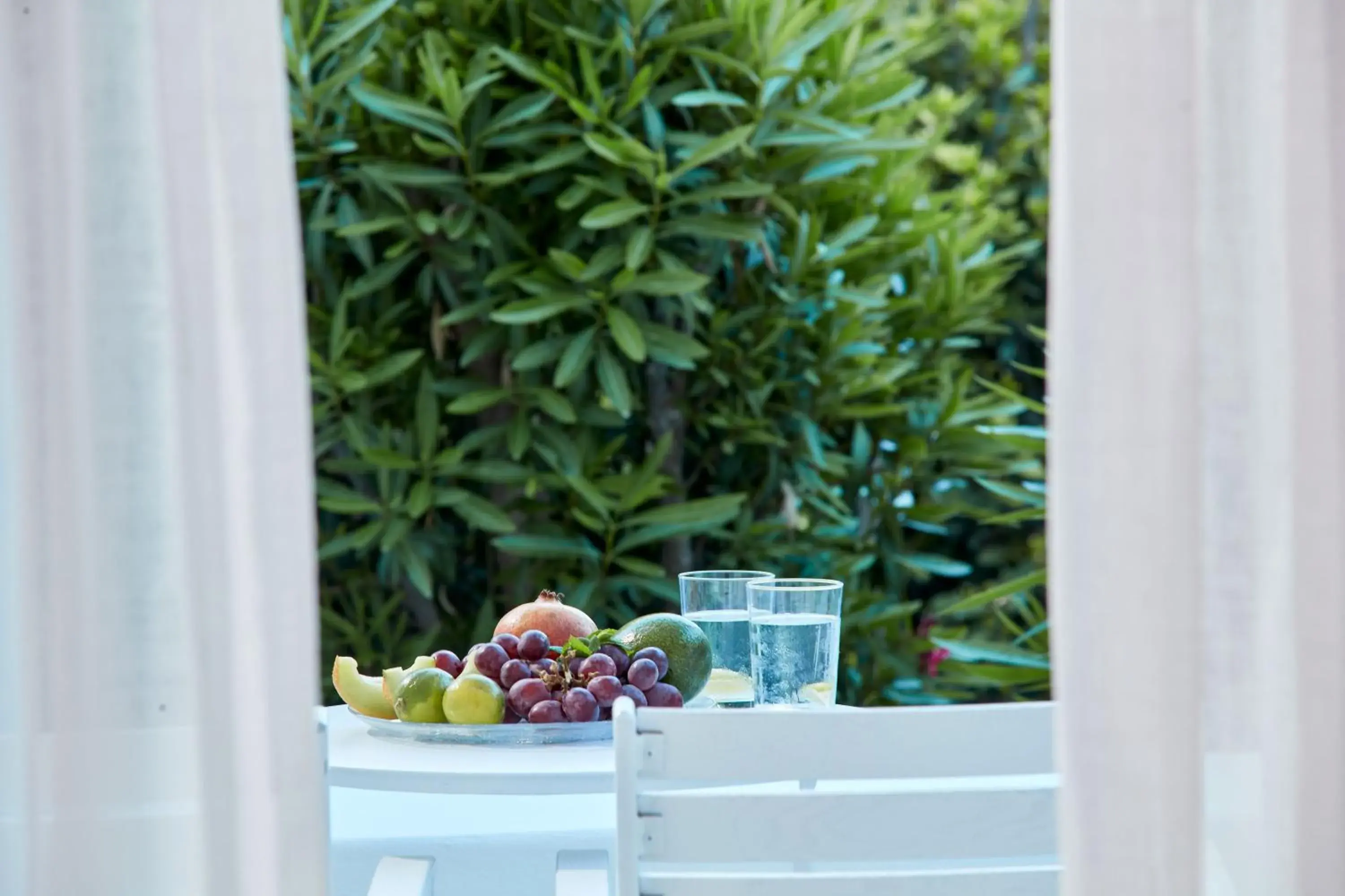 Premium Double Room with Jetted Tub and Patio in Mr and Mrs White Paros Premium Double Room with Jetted Tub and Patio in Mr and Mrs White Paros