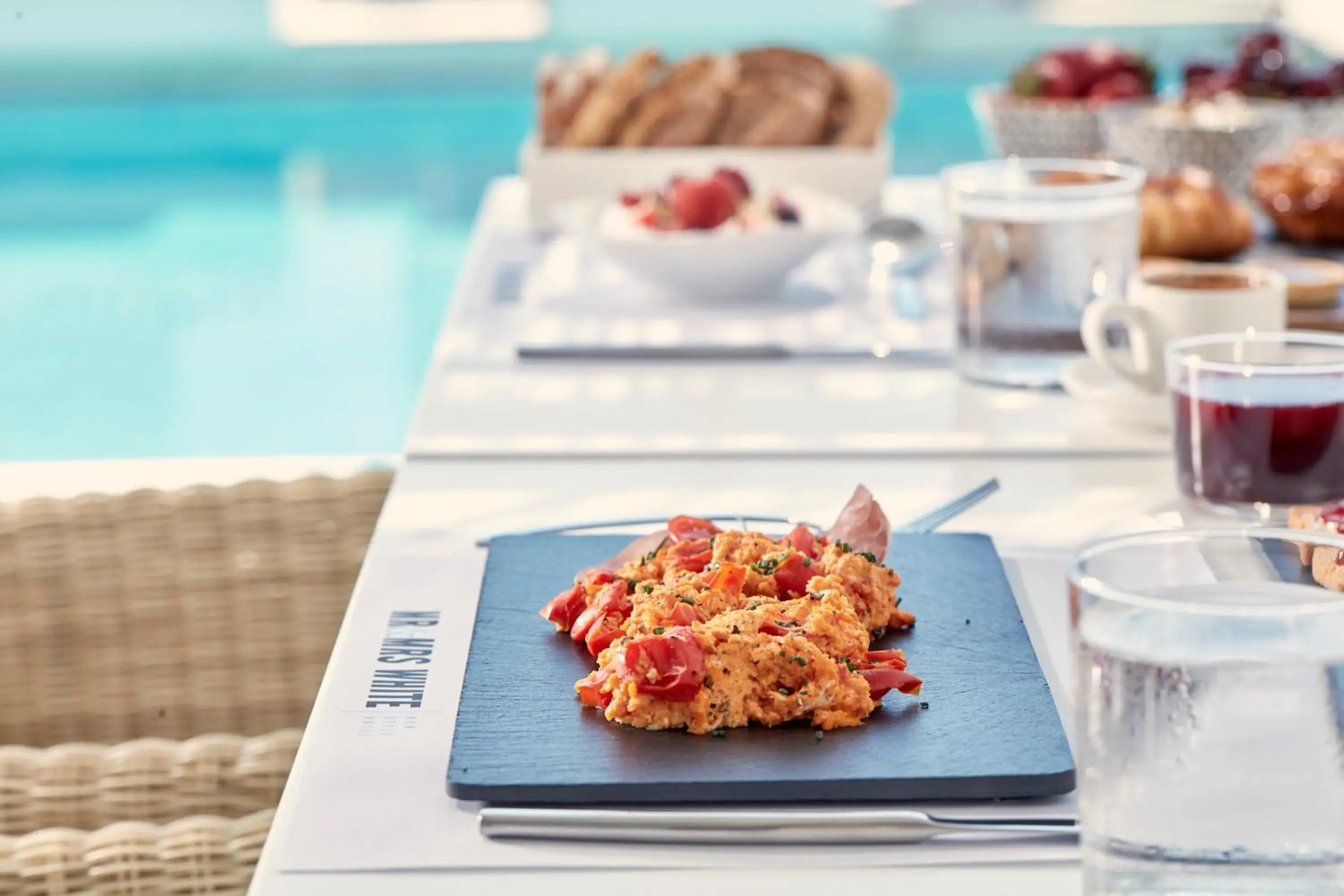 Restaurant/places to eat in Mr and Mrs White Paros Restaurant/places to eat in Mr and Mrs White Paros